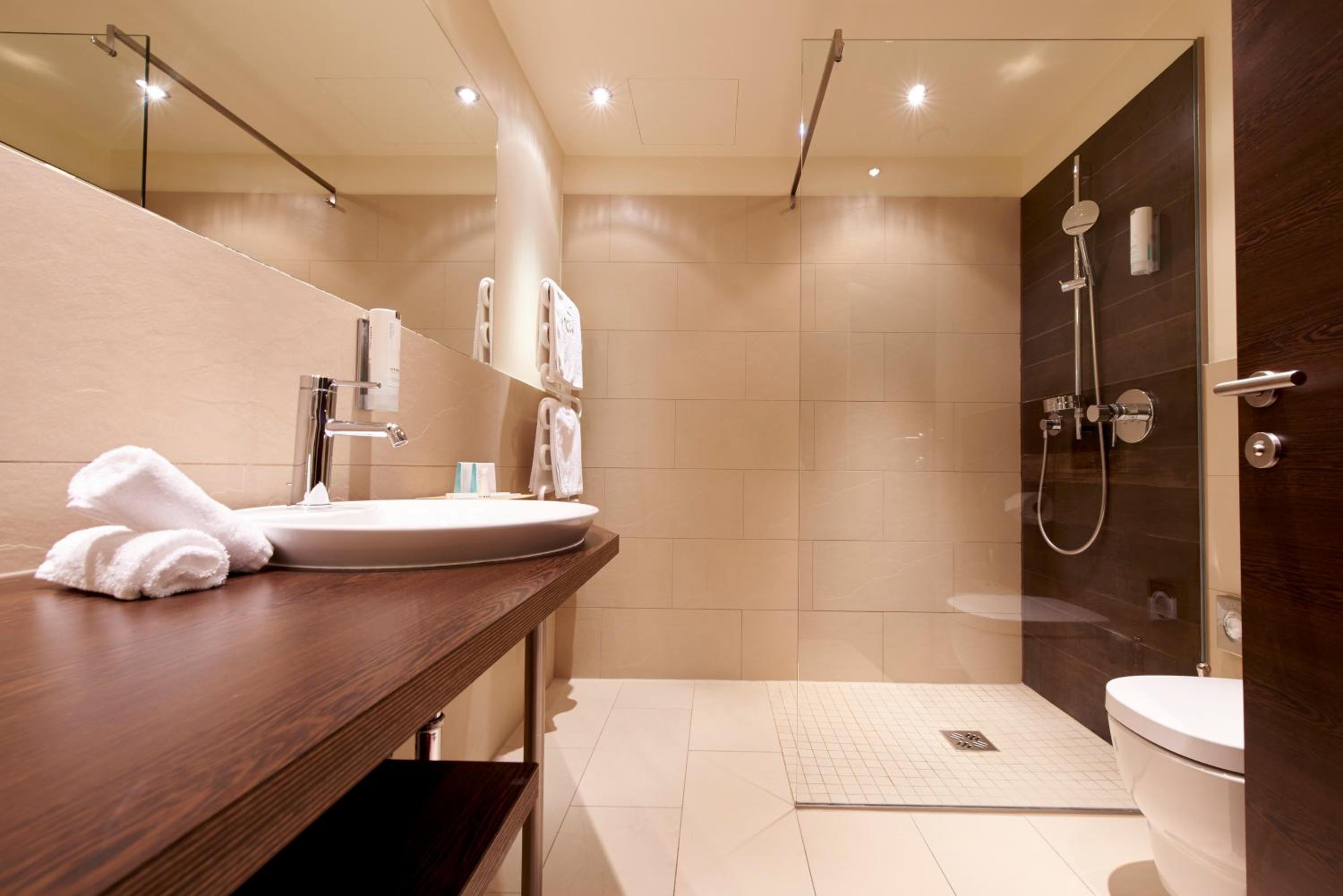 Premium Double Room thumbnail 6