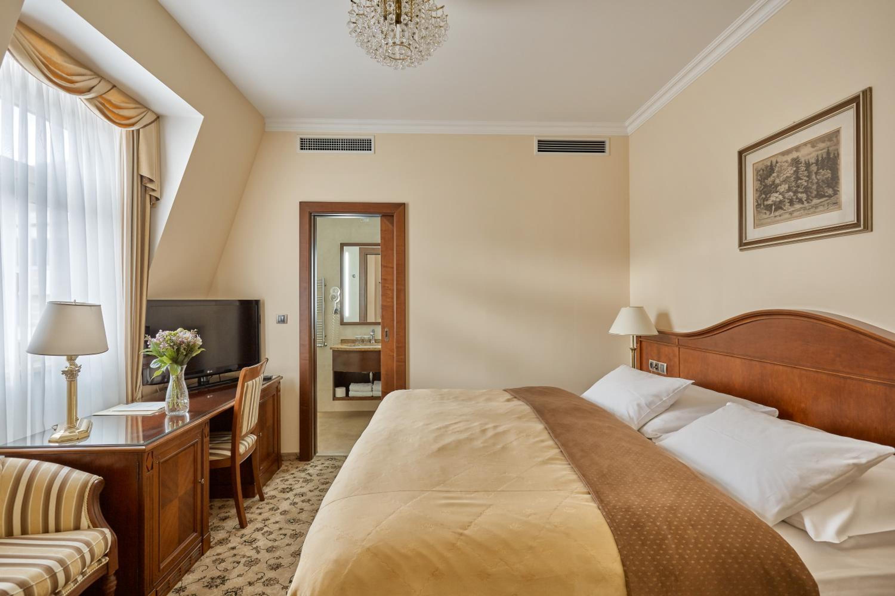 Standard  Double Room with Air Conditioning - Photo 3