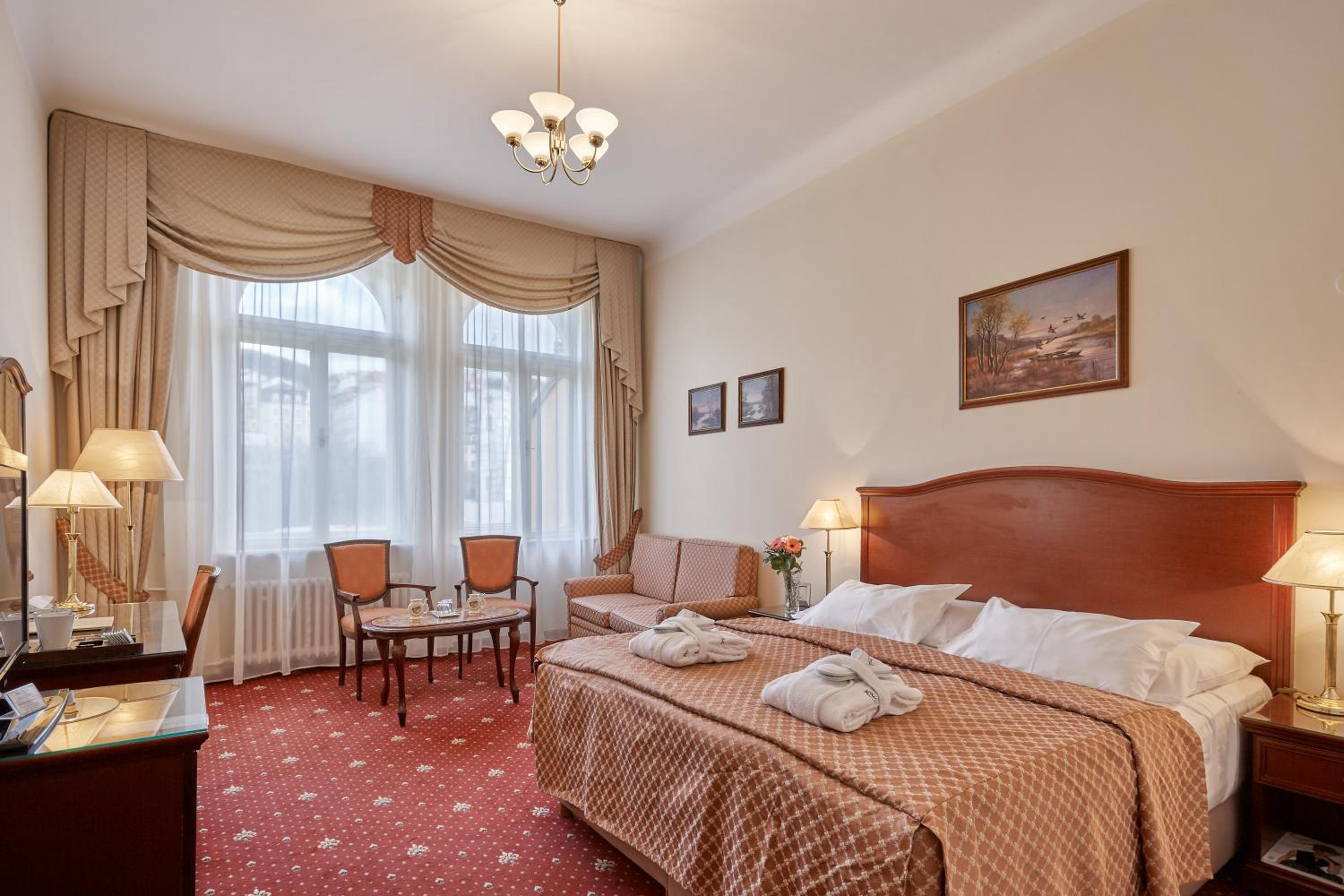 Exclusive Double Room with City View - Photo 2