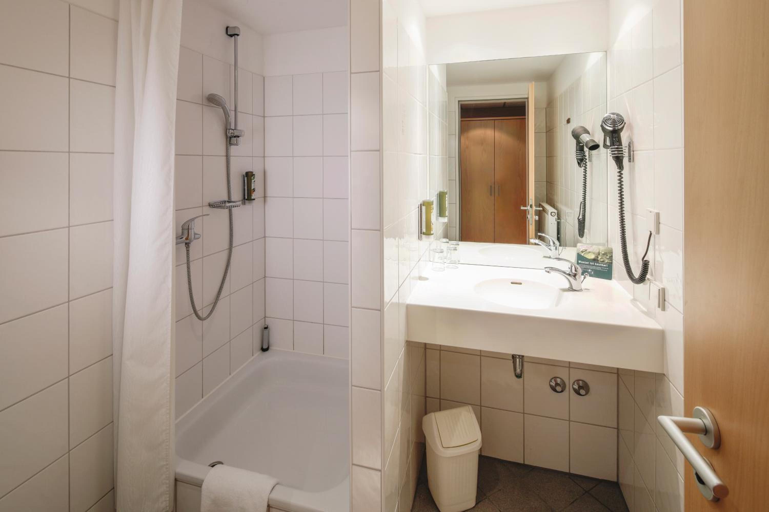 Executive Single Room thumbnail 6