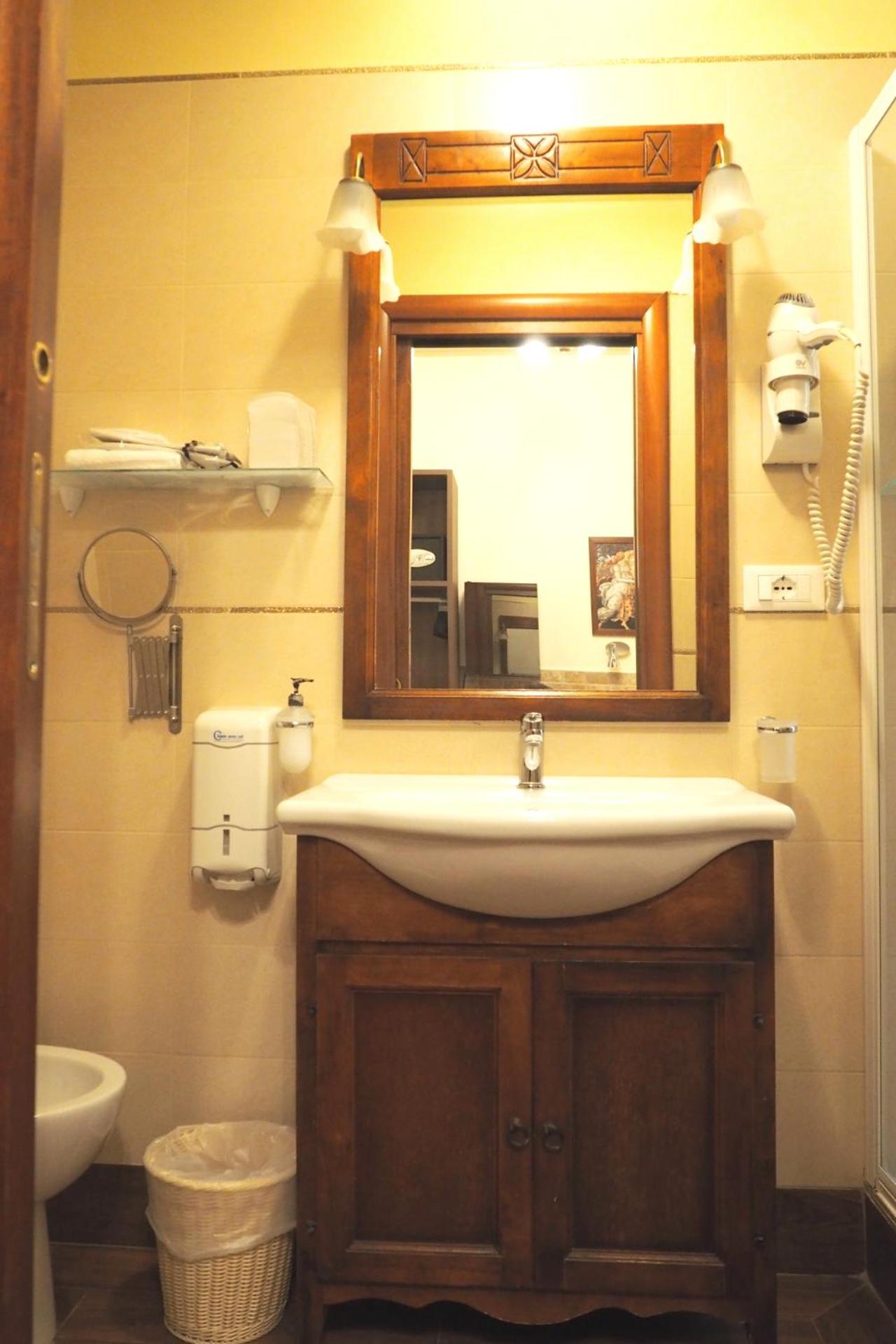 Single Room photo 2