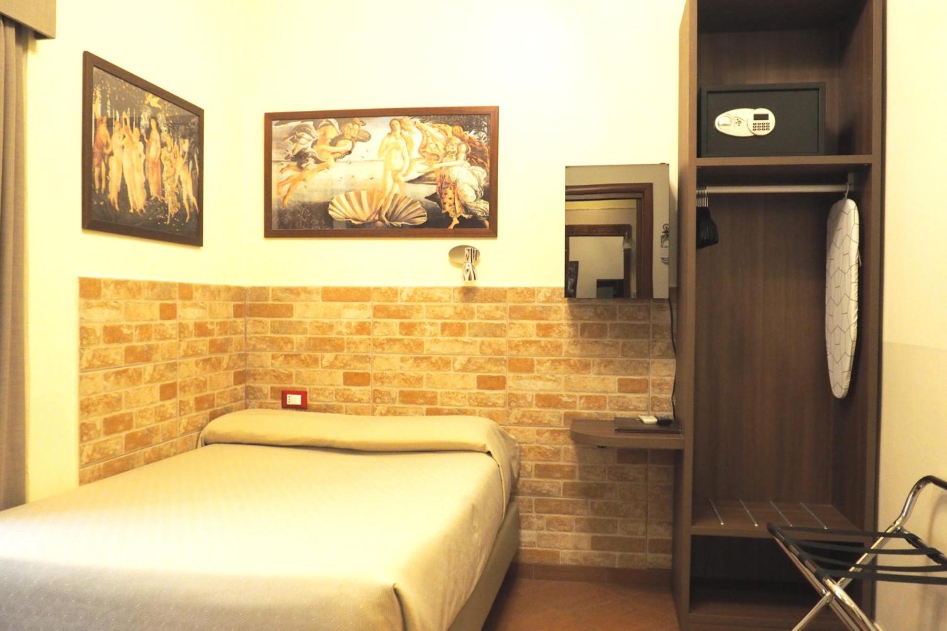 Single Room photo 3