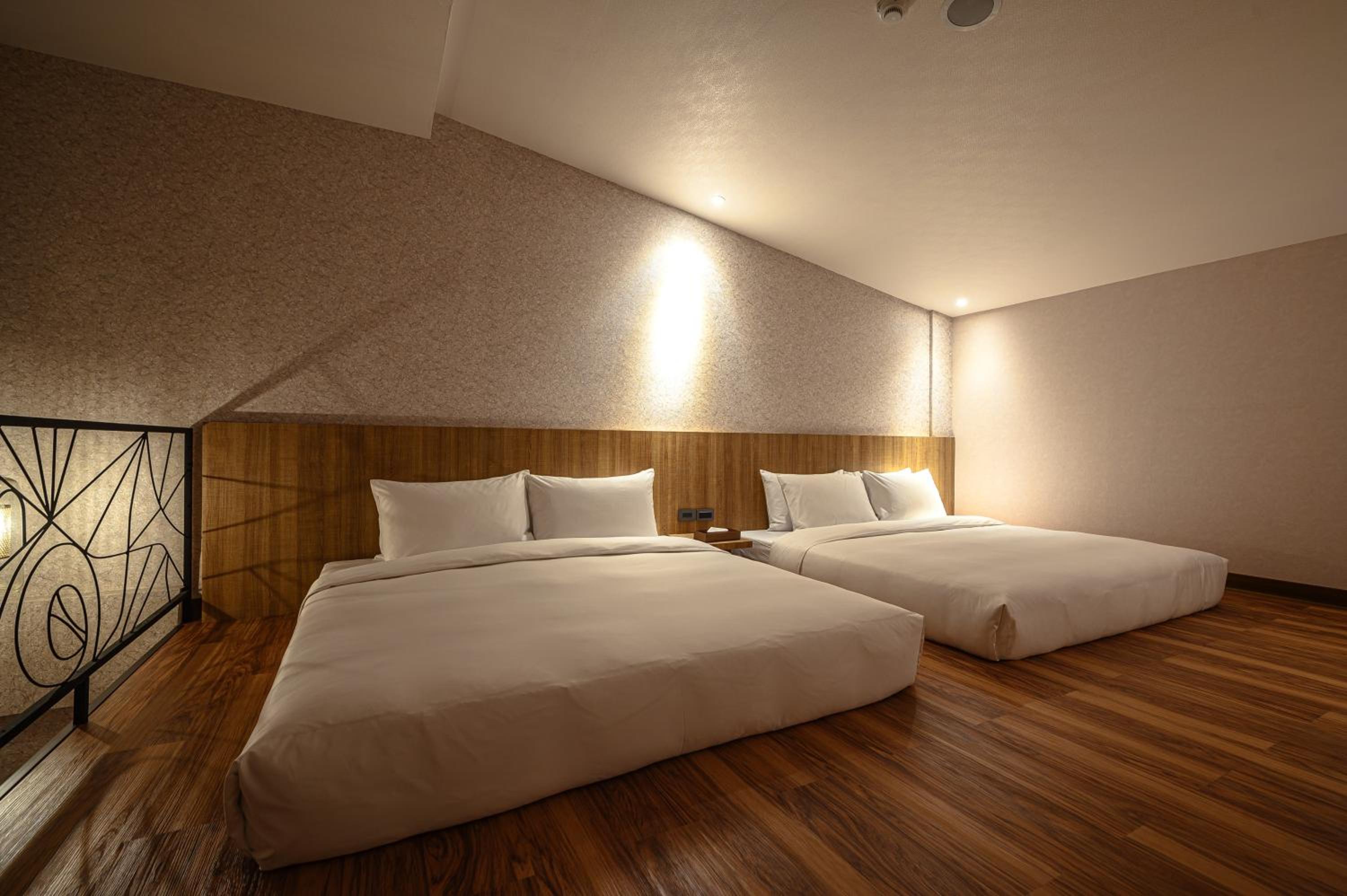Duplex Quadruple Room - Photo 7