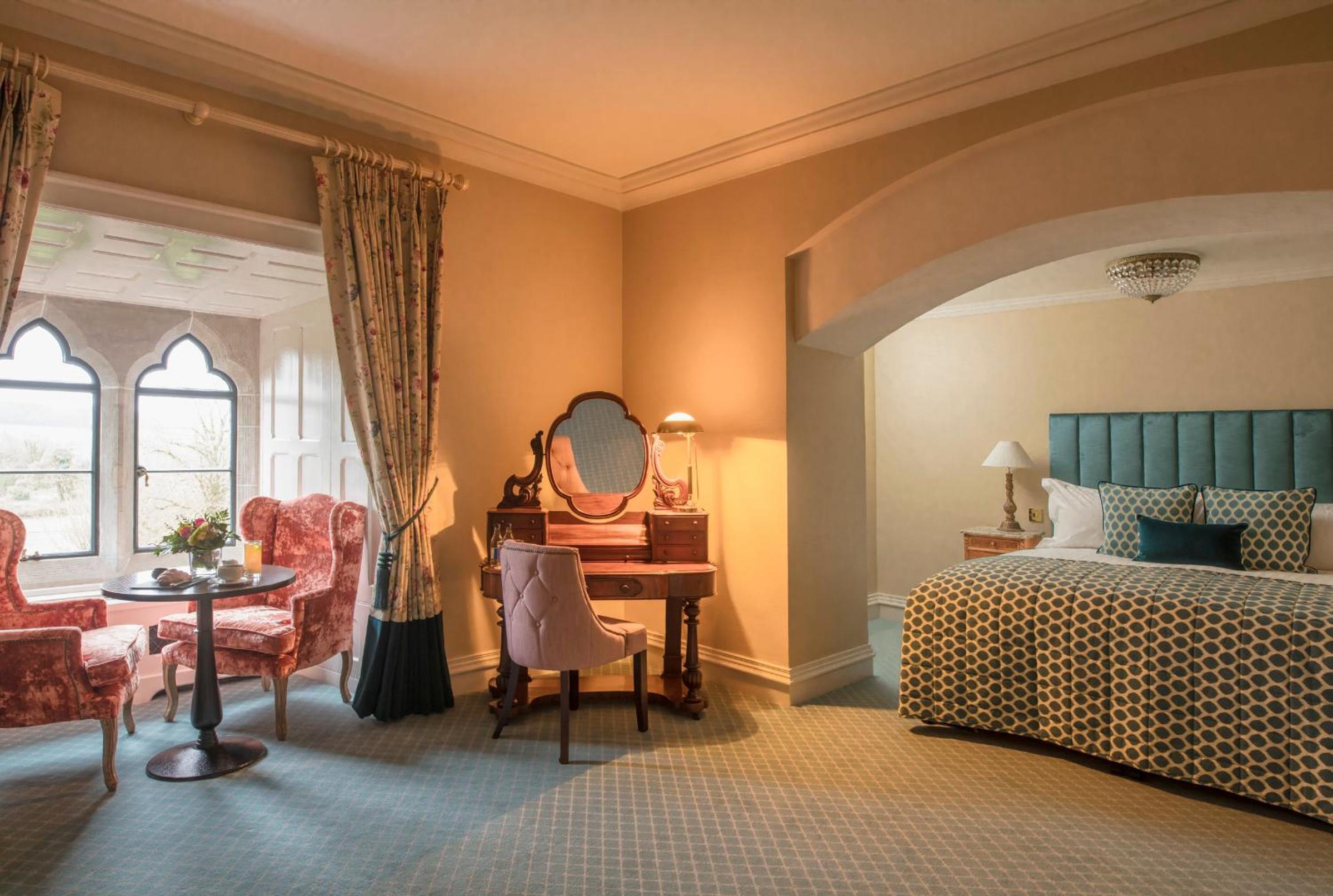 Luxury Castle Bedroom photo 3