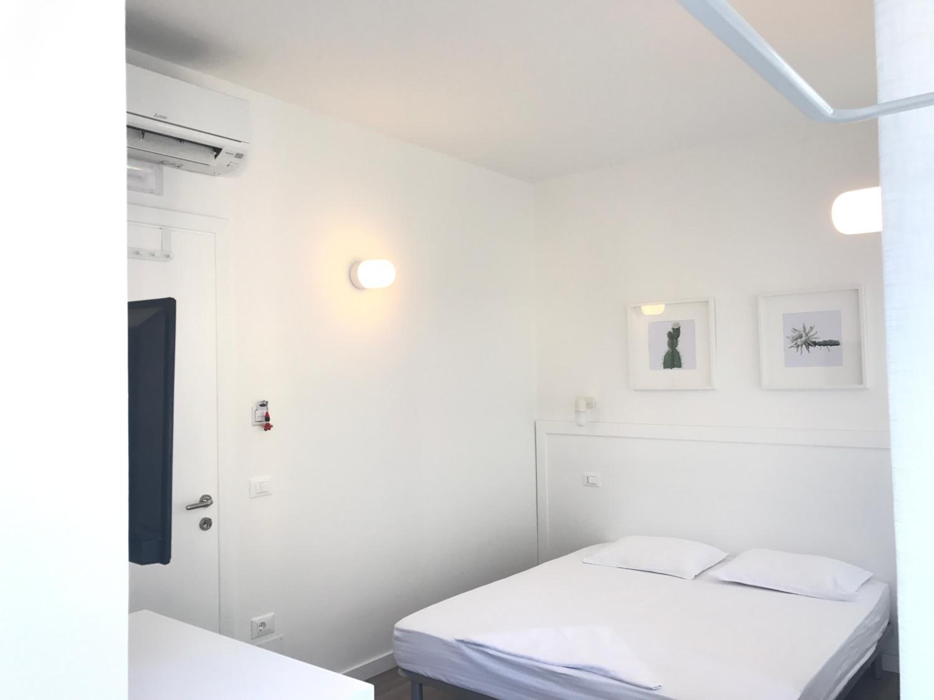 Deluxe Double Room with Balcony photo 2