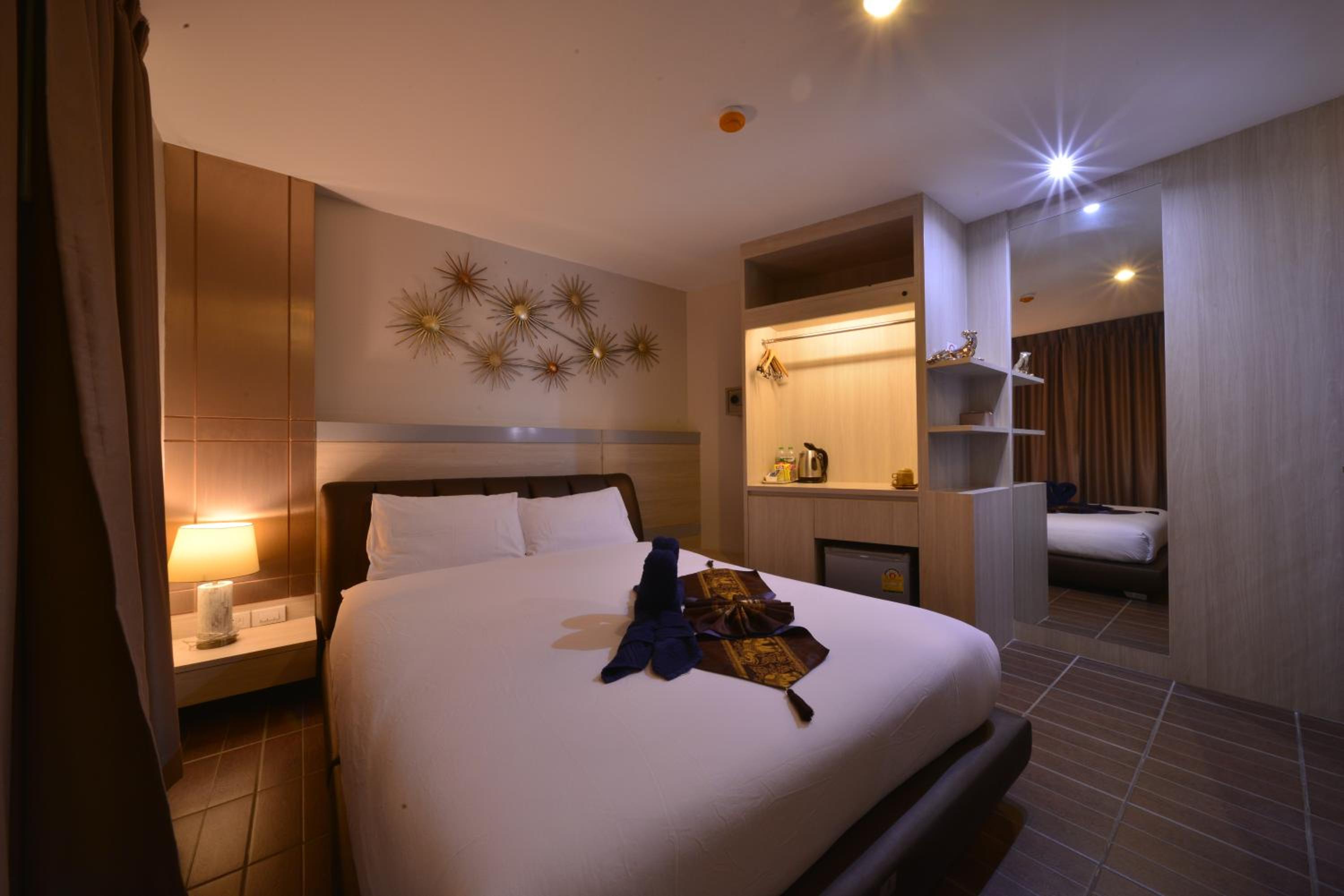 Deluxe Queen Room - Photo 4