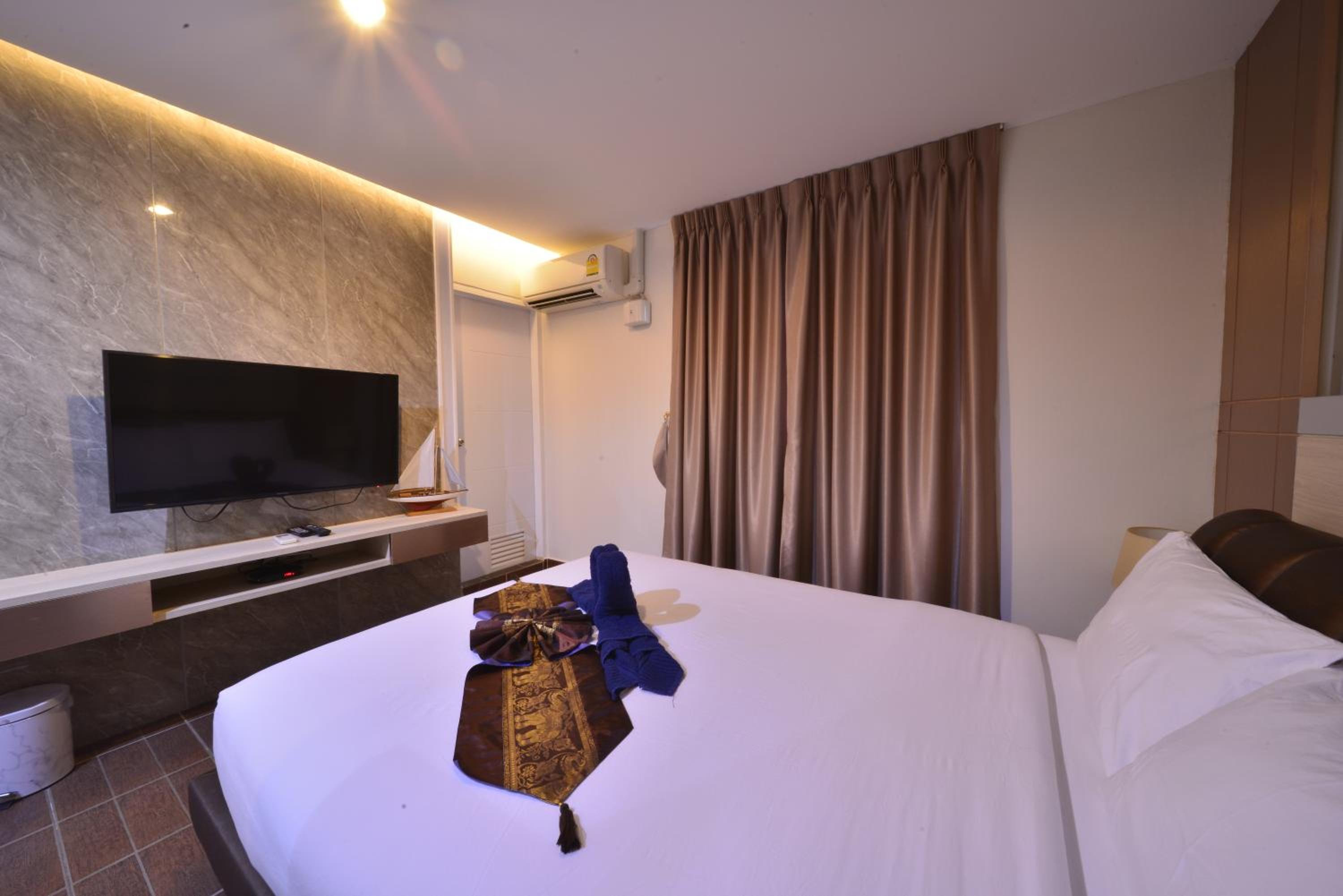 Deluxe Queen Room - Photo 2