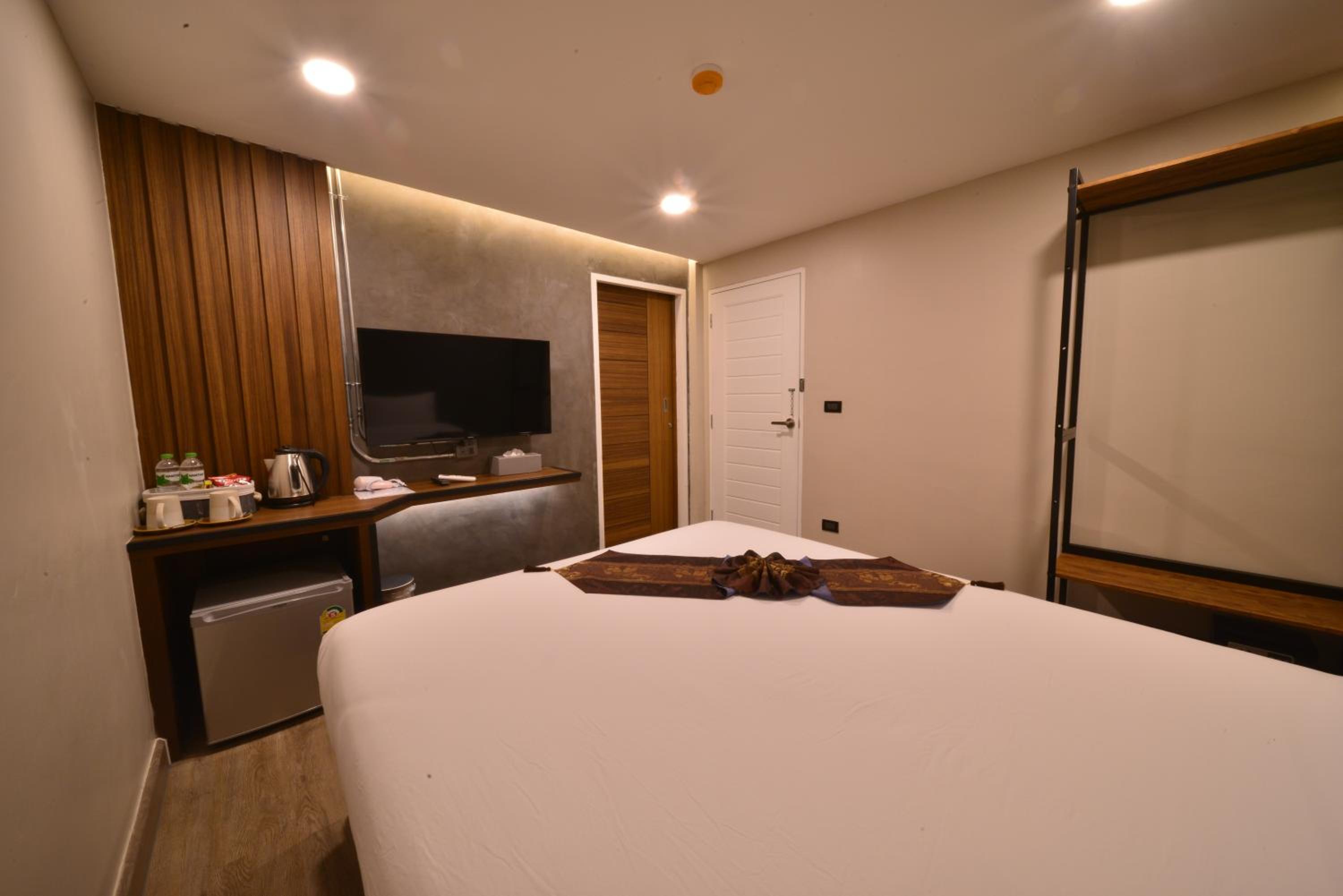 Deluxe Queen Room - Photo 3