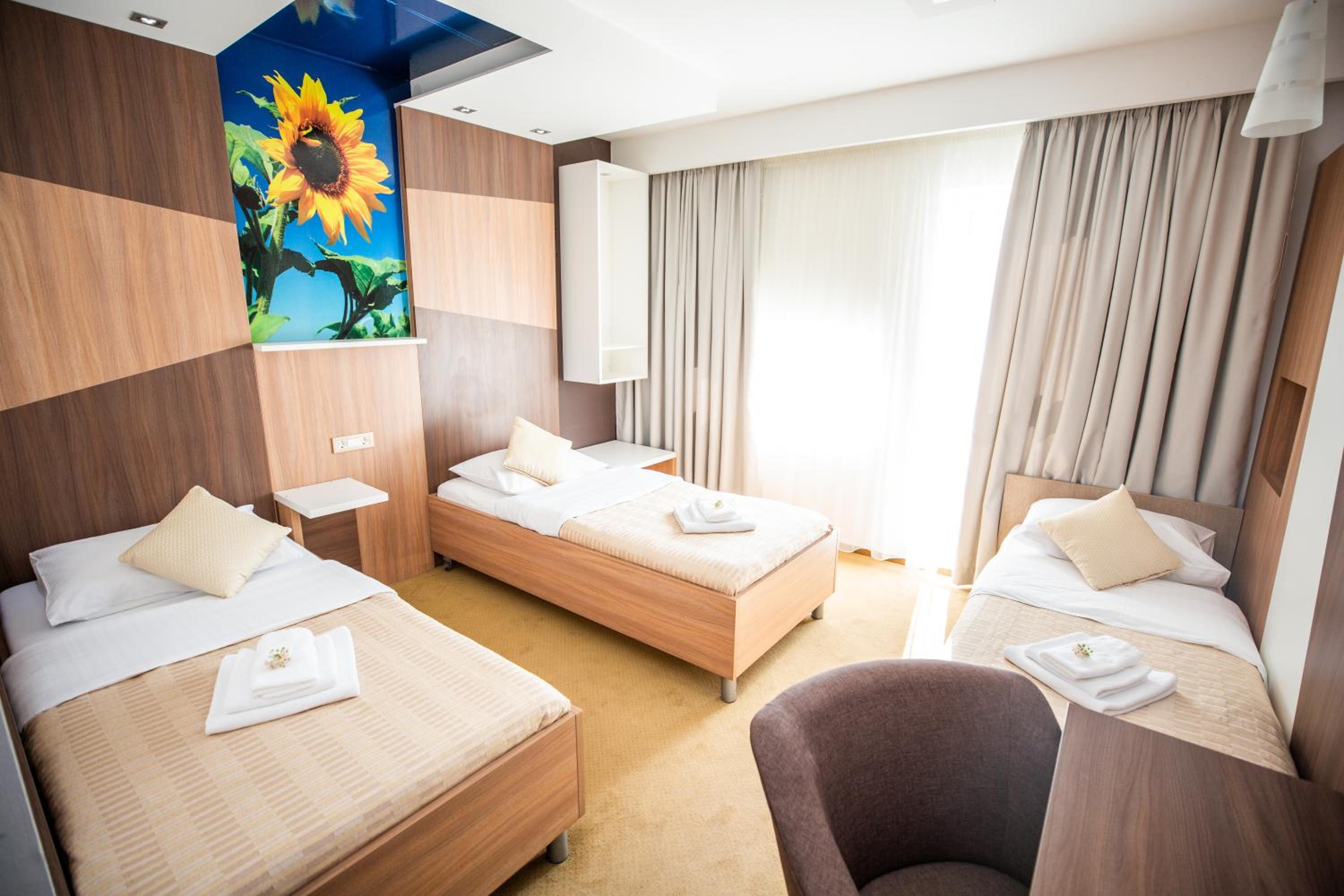 Standard Twin Room - Photo 3