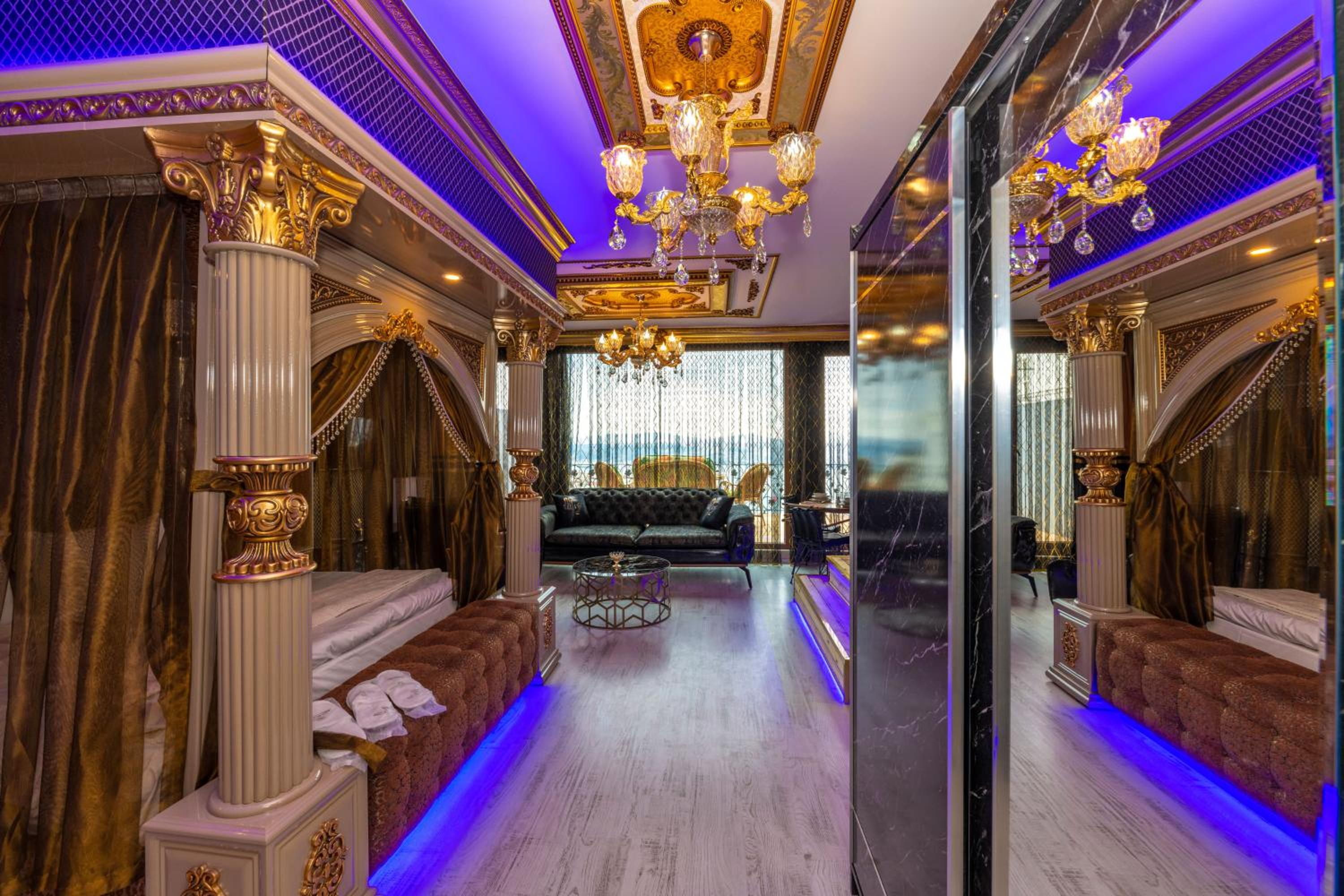 King Suite with Balcony photo 2