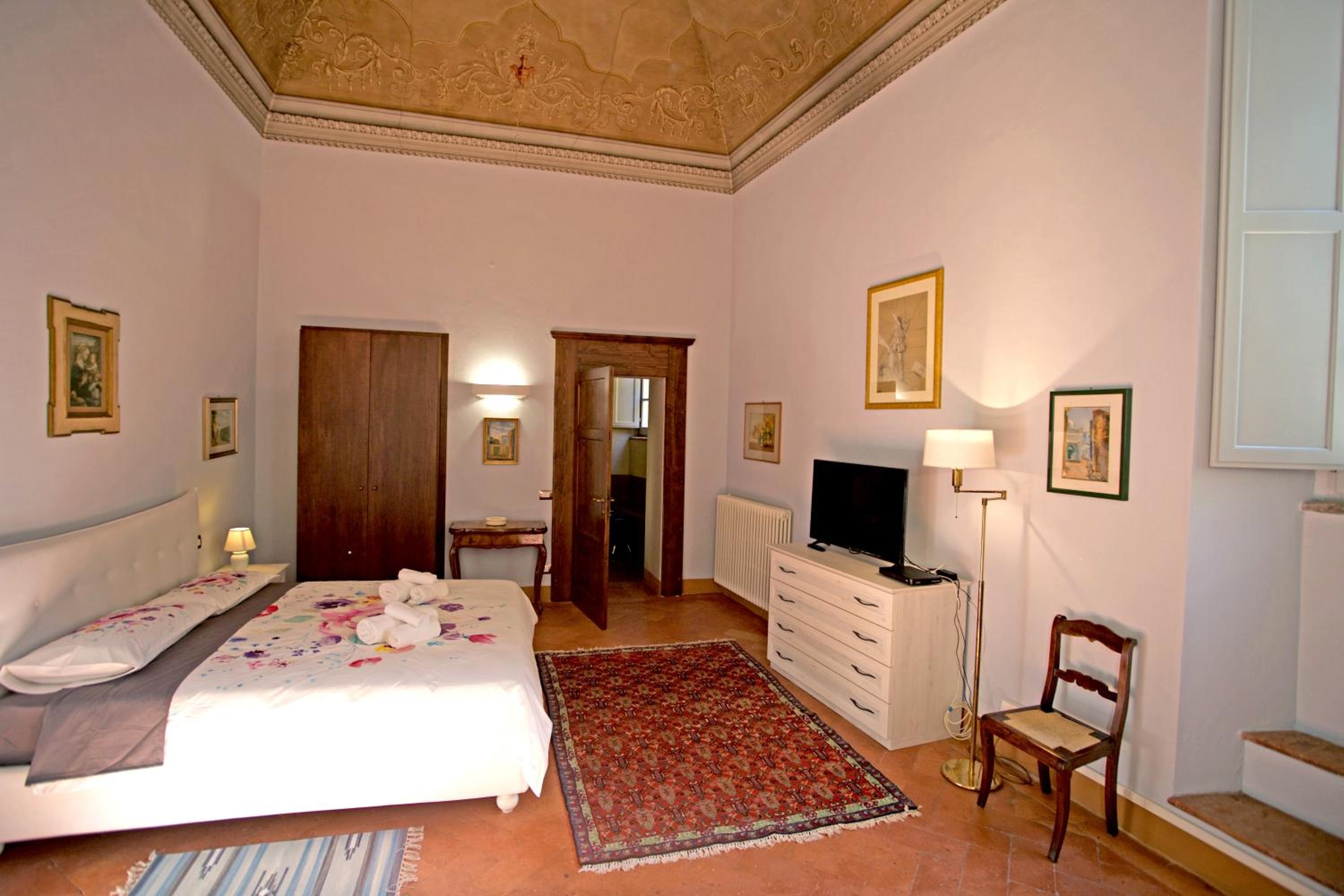 Three-Bedroom Apartment - Photo 44