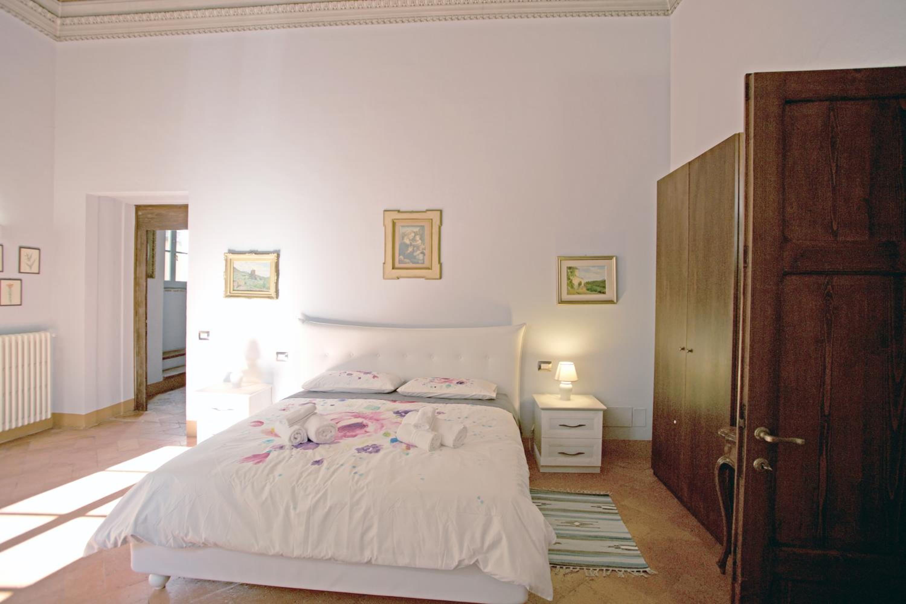 Three-Bedroom Apartment - Photo 2