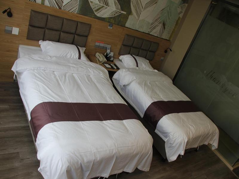 Business Twin Room - Photo 1