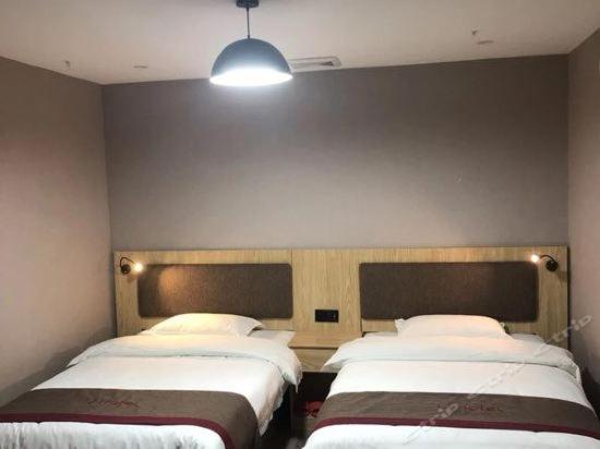 Deluxe Twin Room photo 3