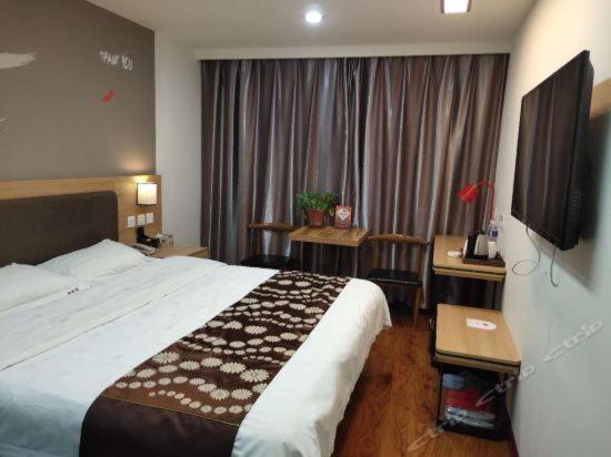 Budget Double Room photo 2