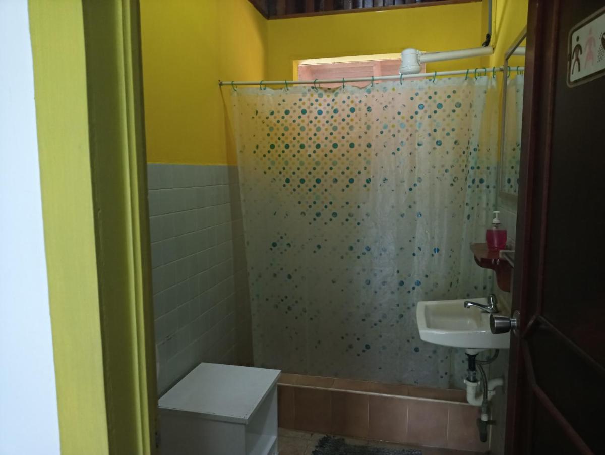 Triple Room with Shared Bathroom 5 without A/C photo 2