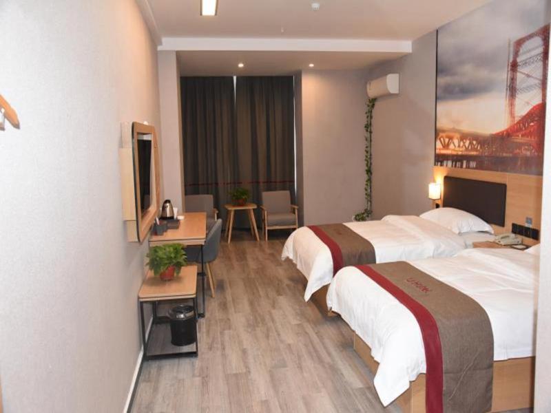 Deluxe Twin Room photo 2