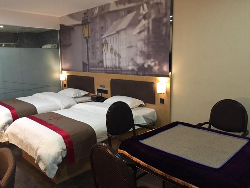 Economy Twin Room photo 2