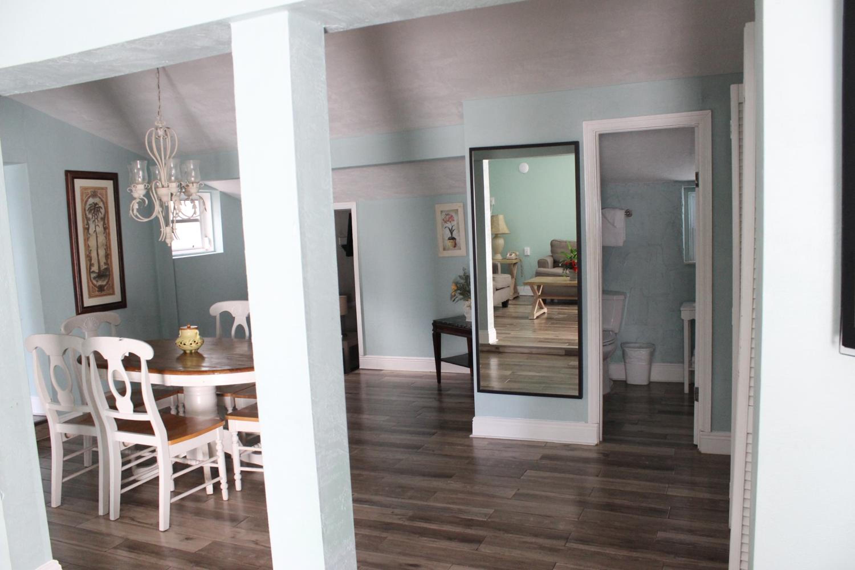 Two-Bedroom Apartment with Garden View - Photo 9