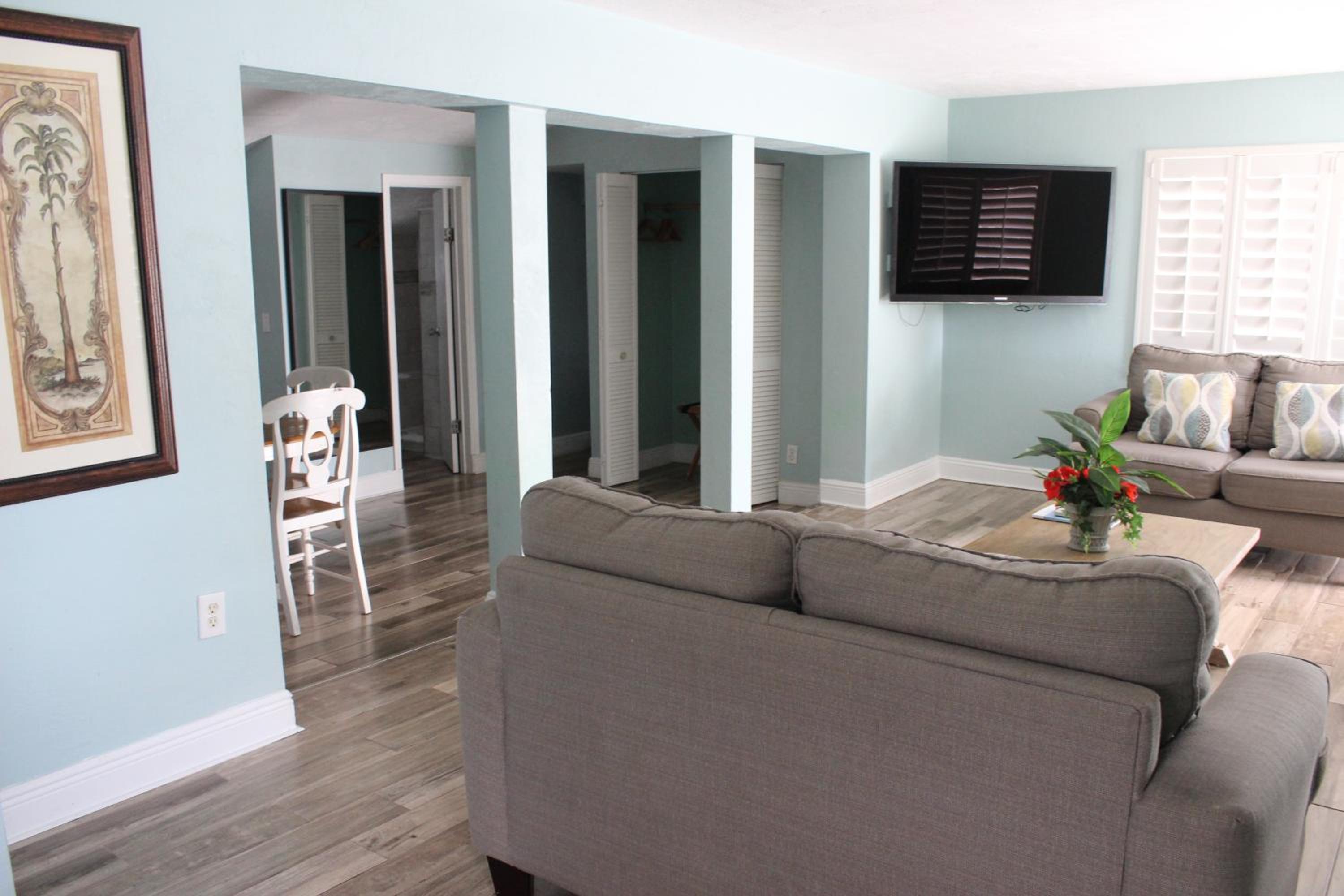Two-Bedroom Apartment with Garden View - Photo 8