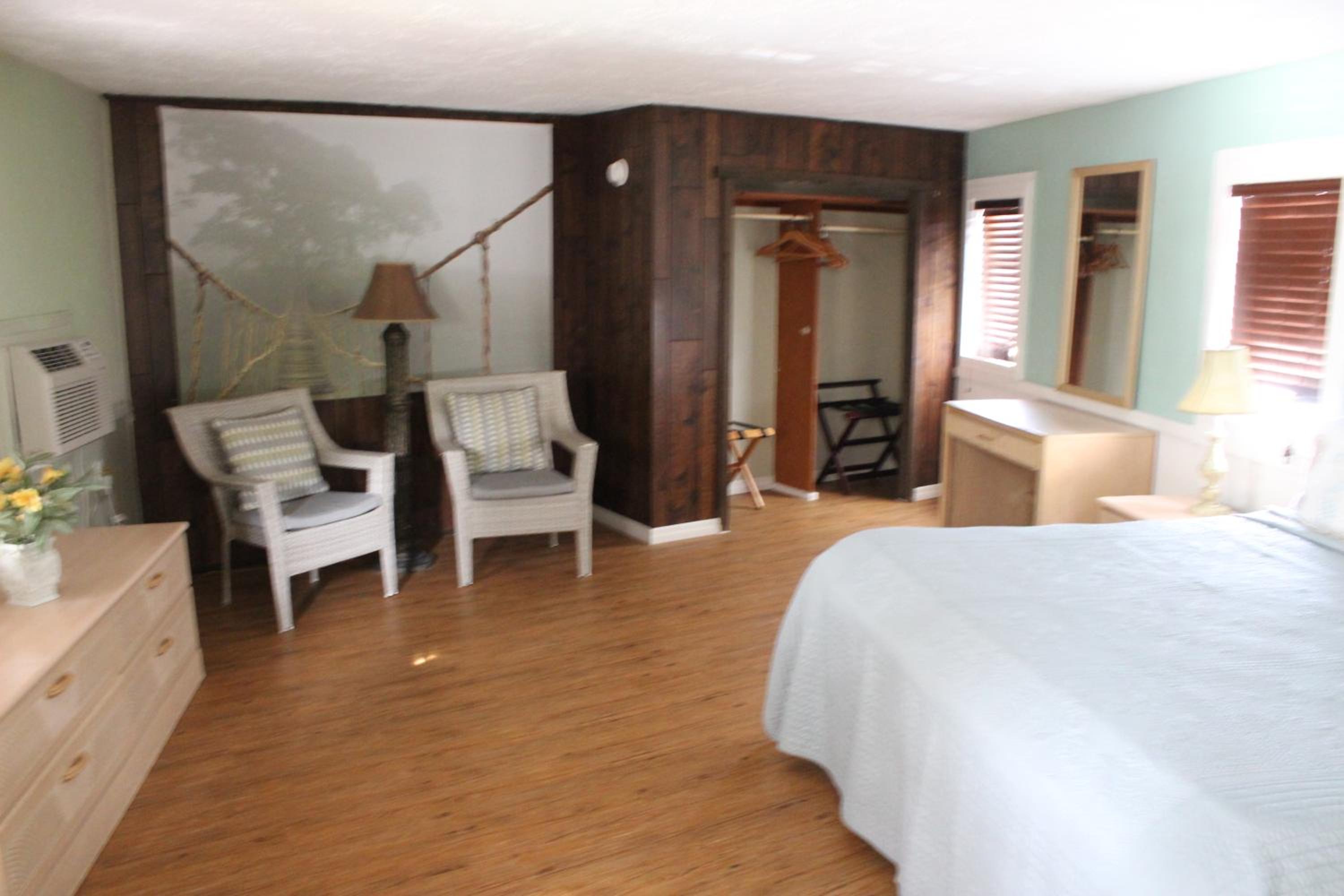 Two-Bedroom Apartment with Garden View - Photo 12
