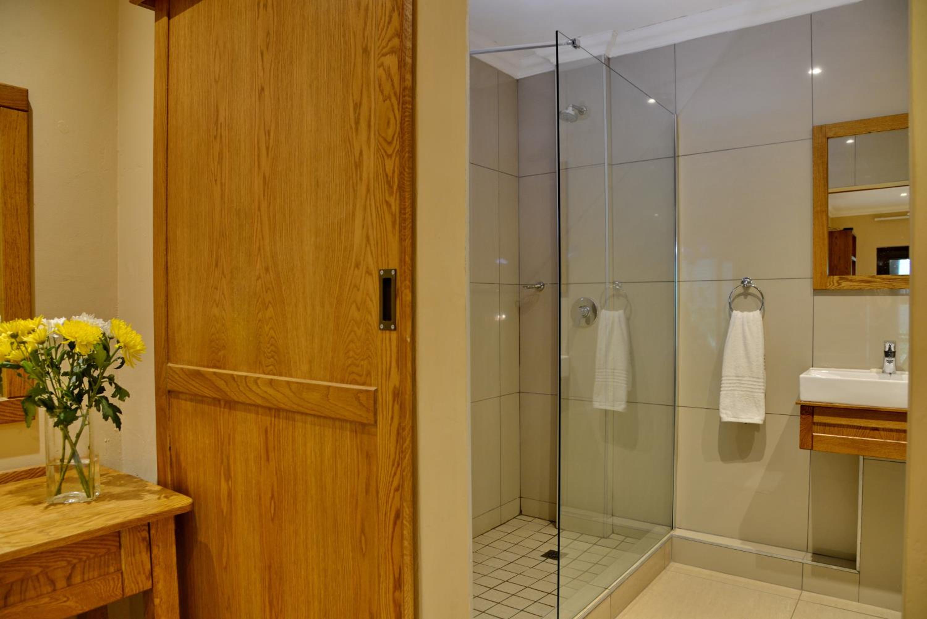 Double Room with Garden View - Photo 4