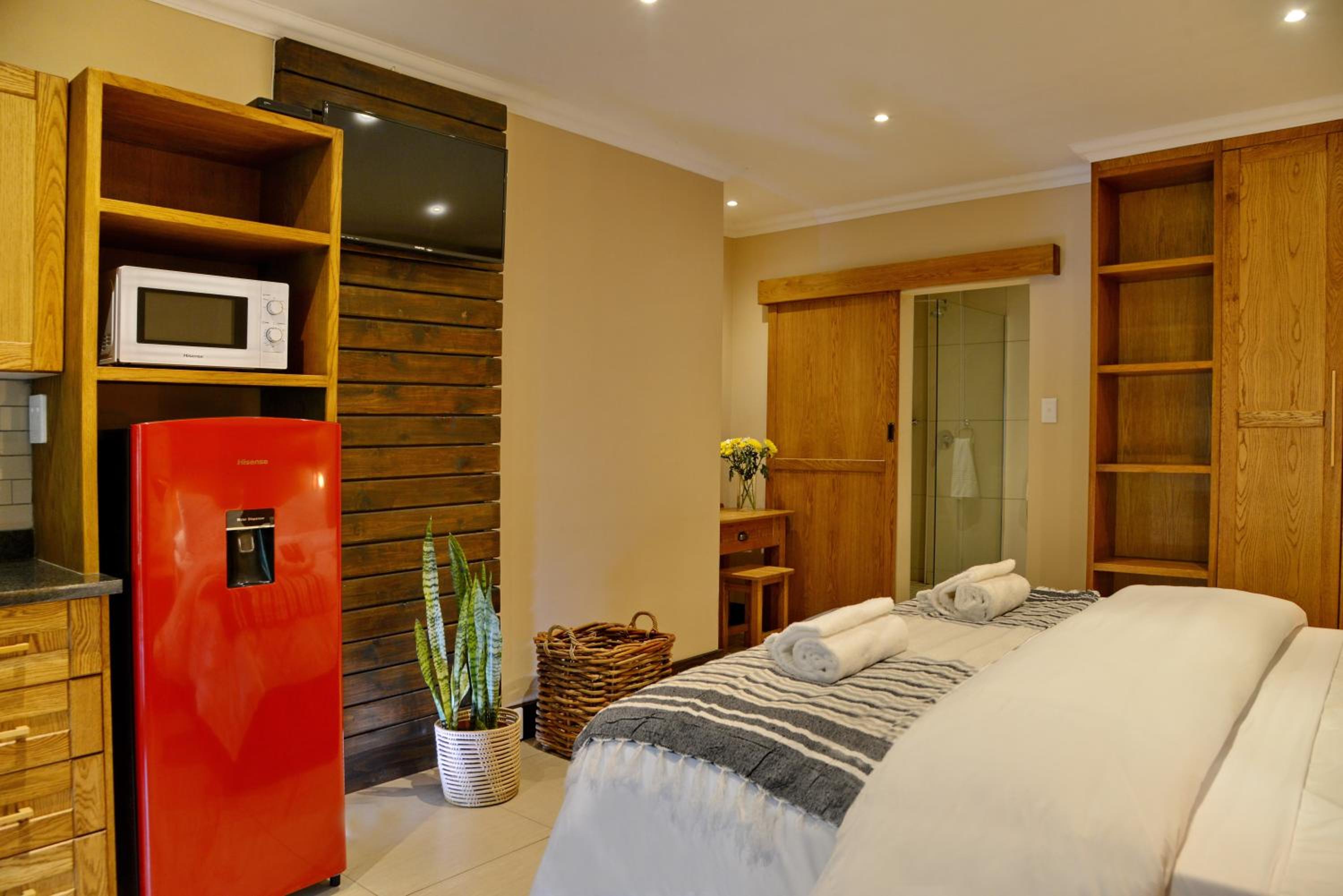 Double Room with Garden View - Photo 3