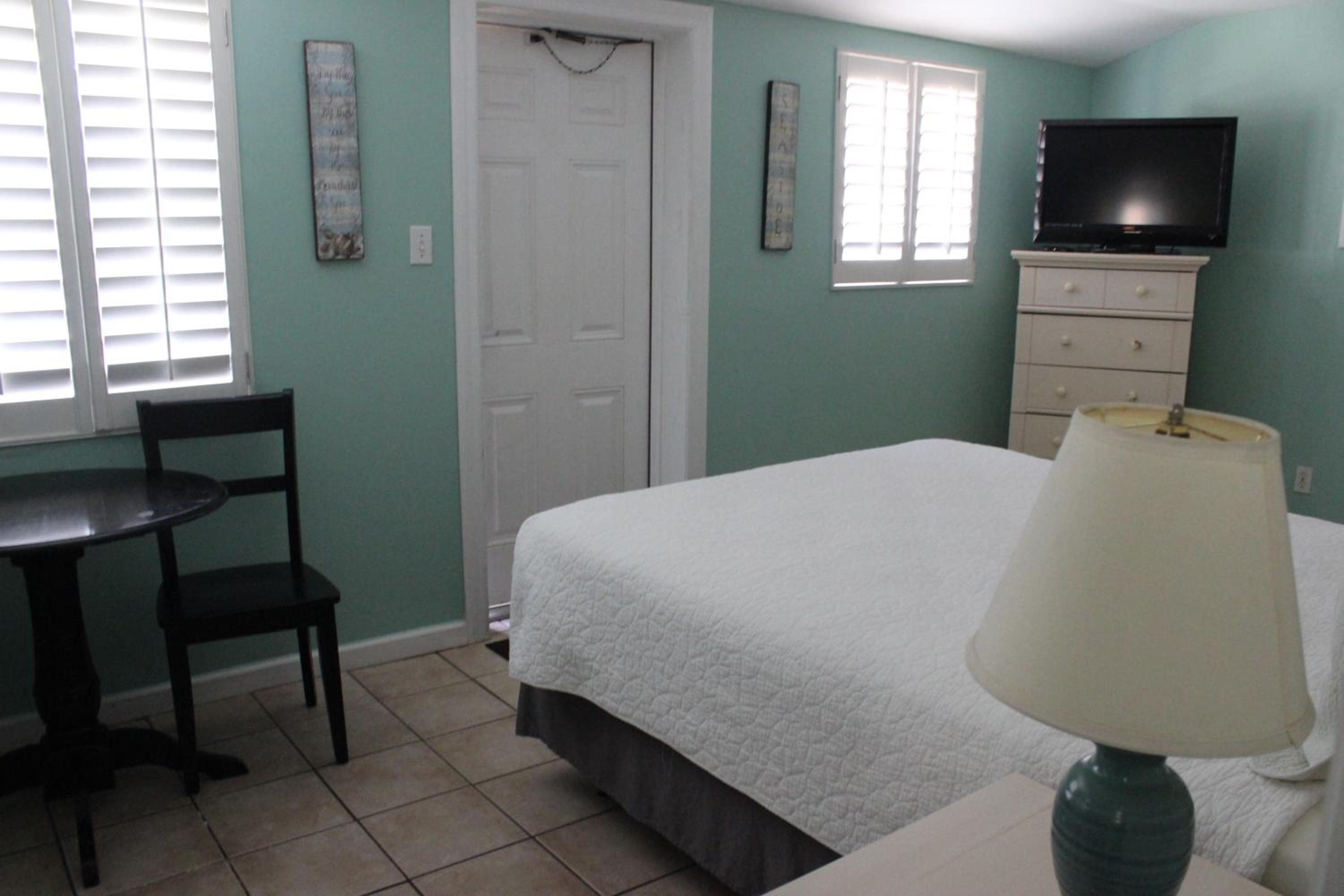 Cottage with Garden View - Photo 14