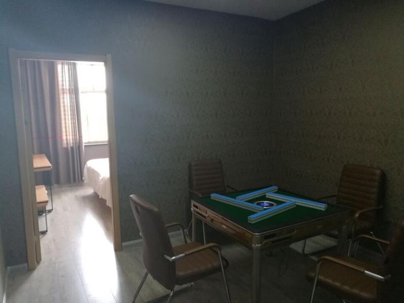 Delxue Family Room  photo 2