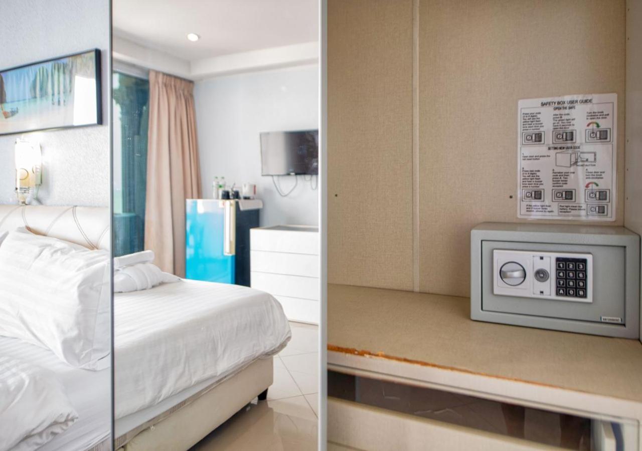Deluxe Double Room with Balcony and Sea View photo 1