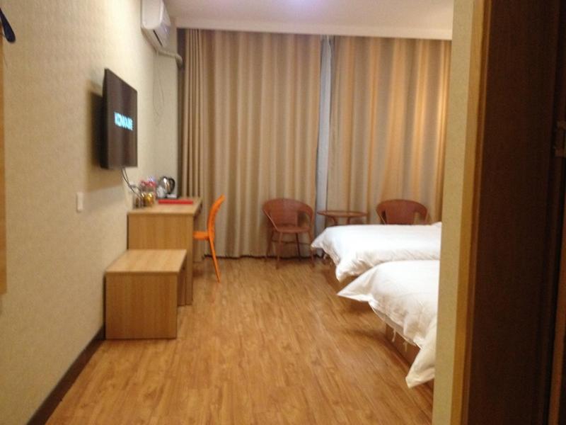 Economy Twin Room photo 3
