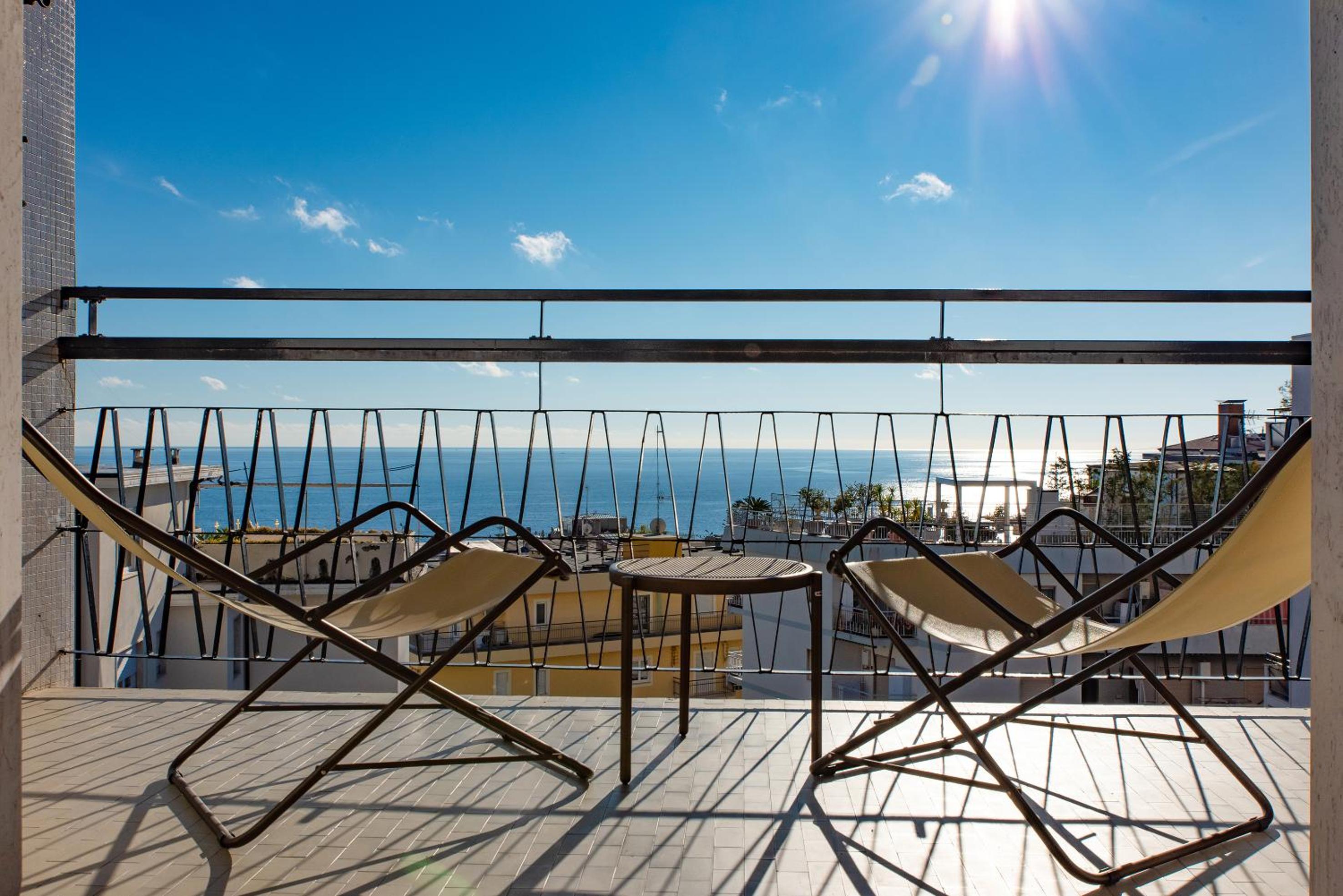 Double Room with Sea View - Photo 4