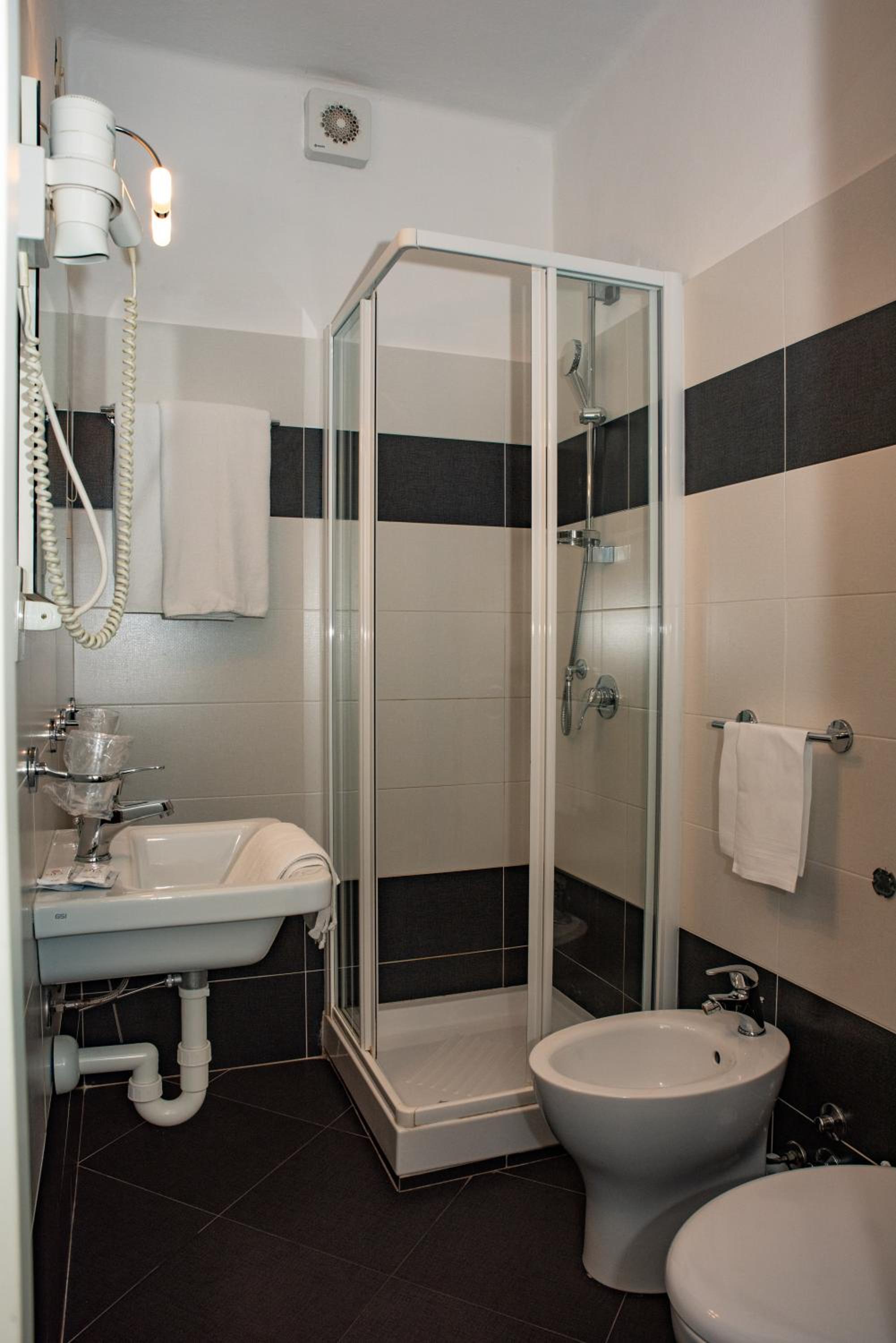 Economy Double Room - Photo 4