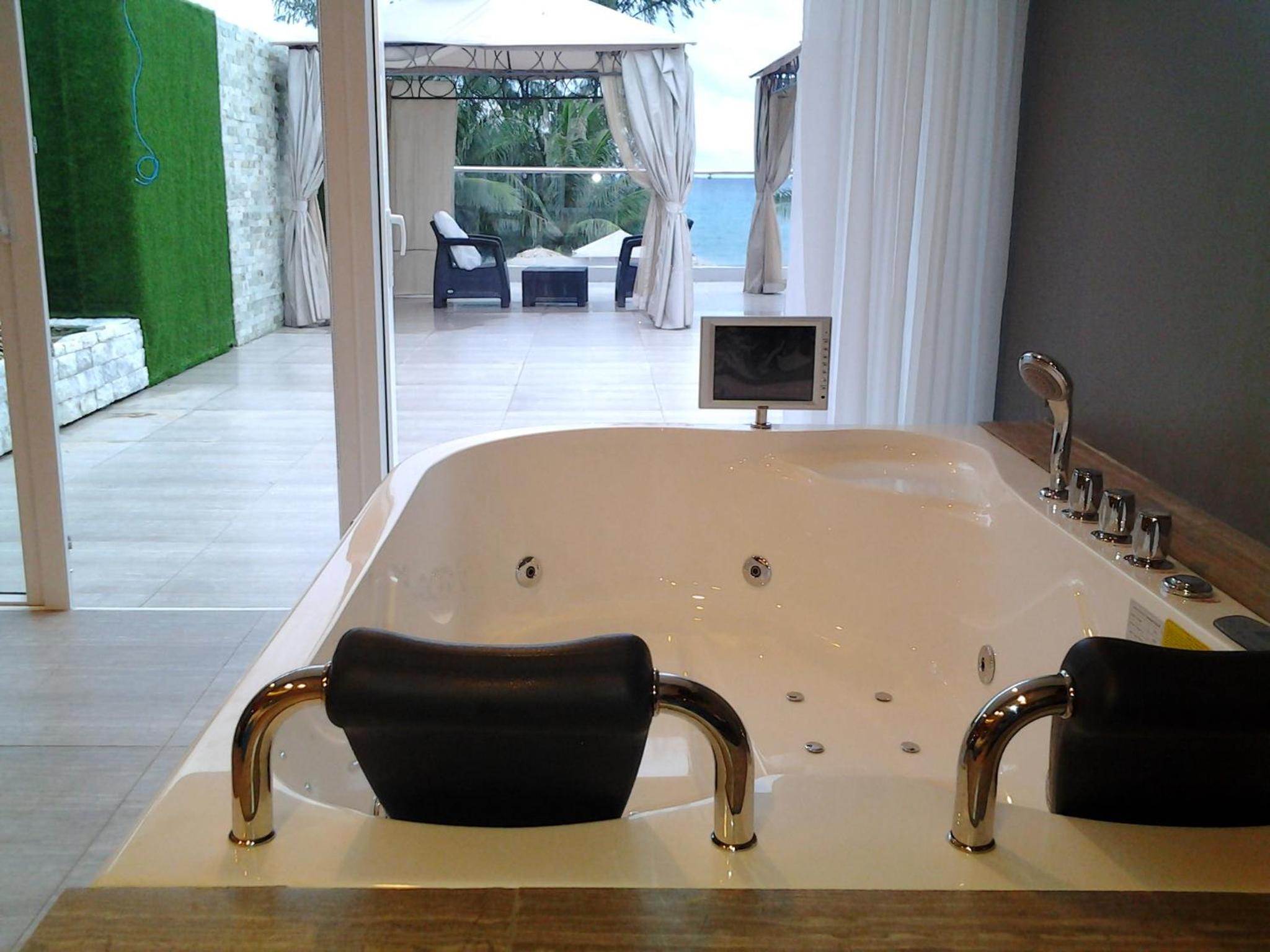 Executive Suite - Photo 4