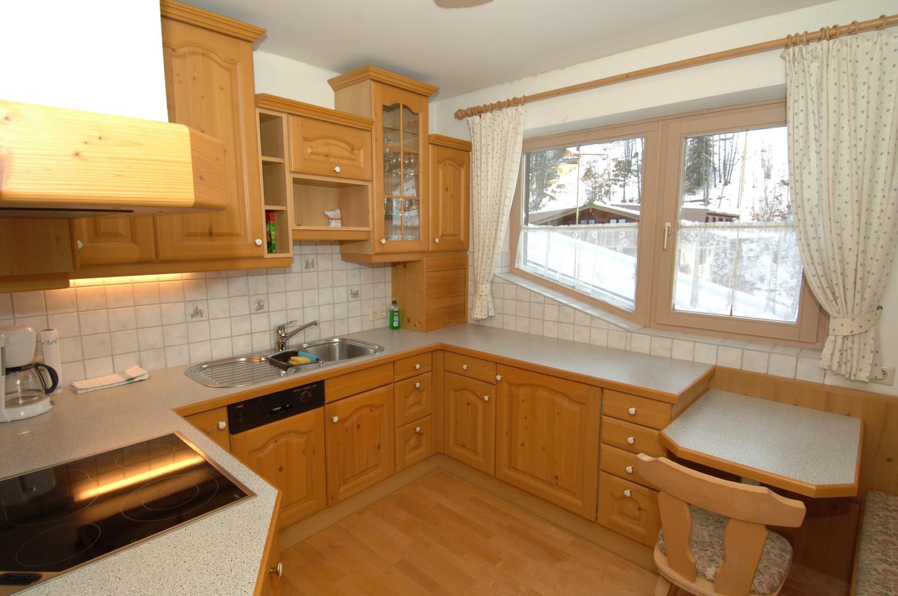 Large Two-Bedroom Apartment - Photo 4