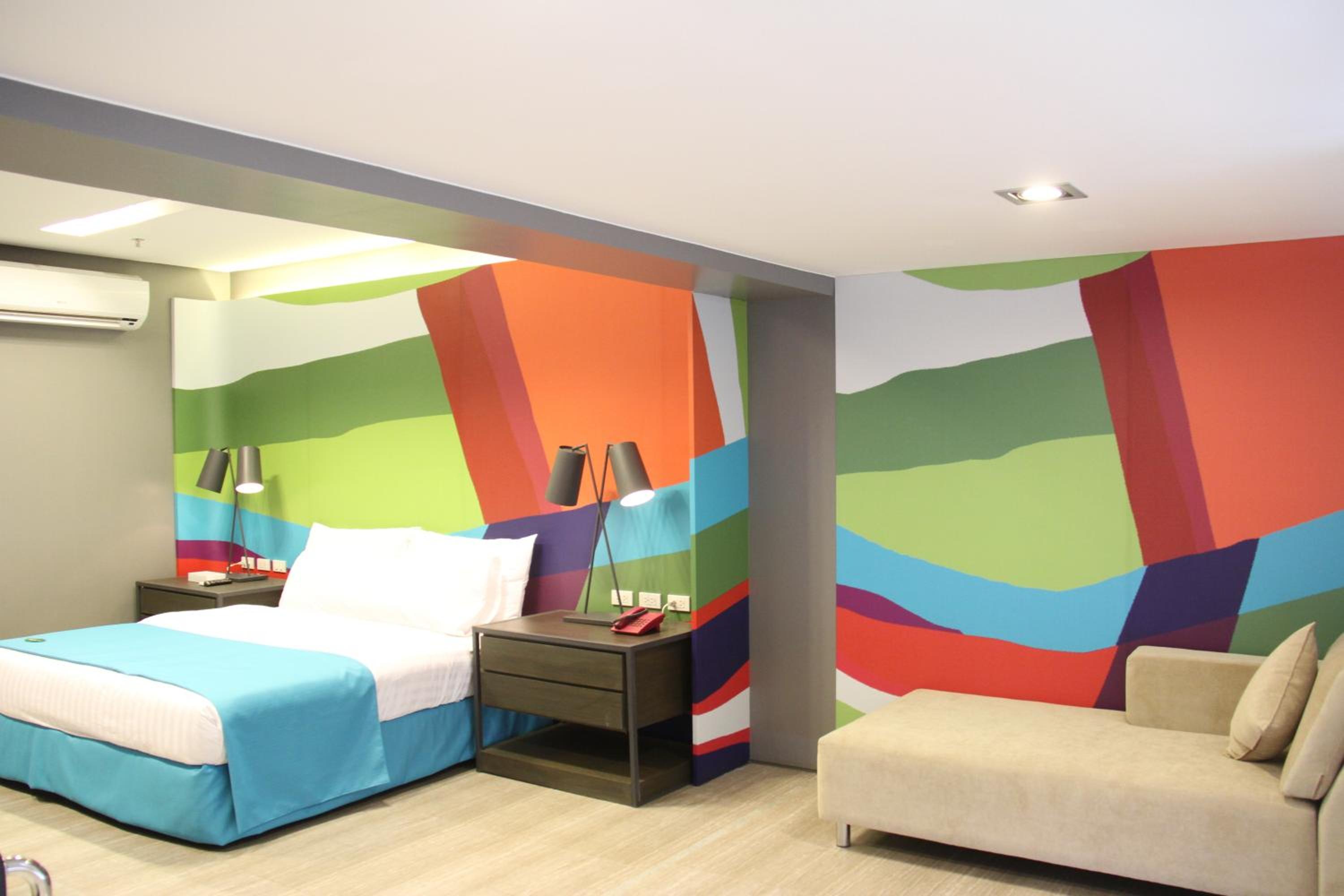 Executive Suite - Photo 2