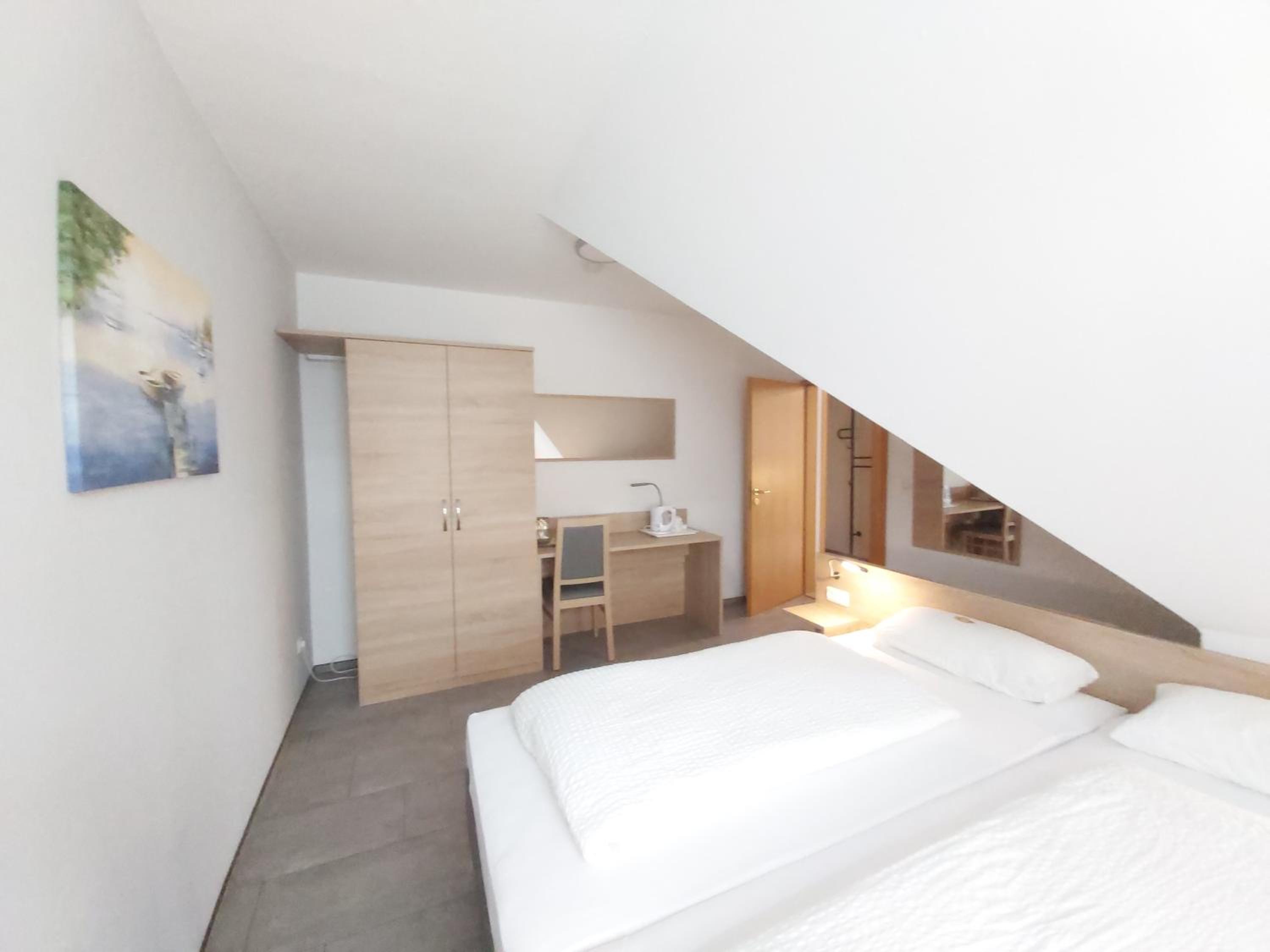 Family Double Room - Photo 7