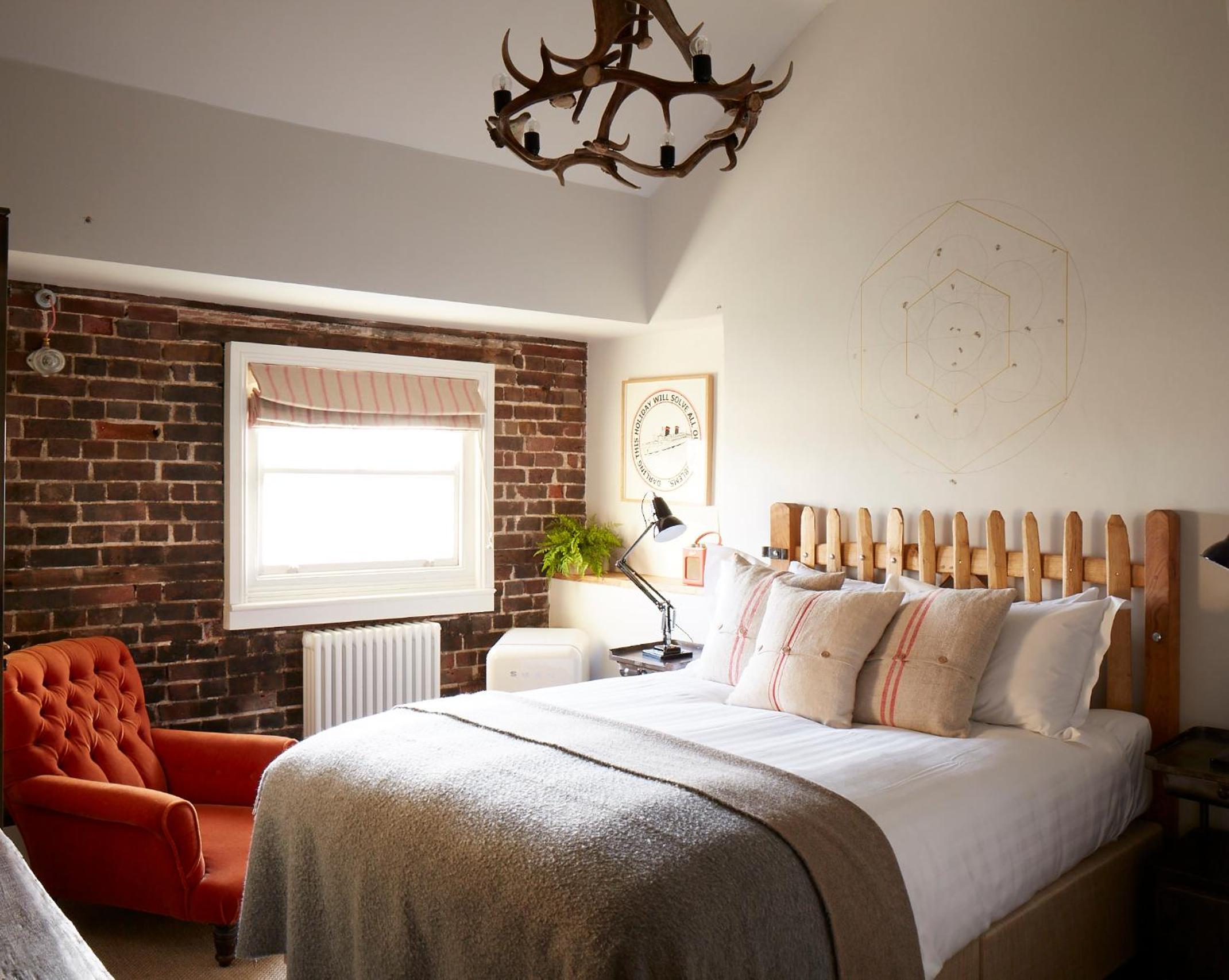 Comfy Double Room with Sea View - Photo 3