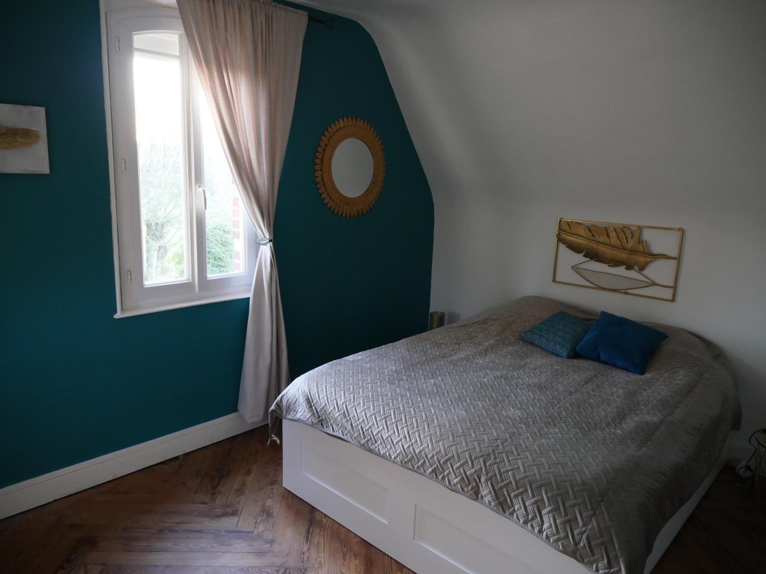 Queen Room photo 2