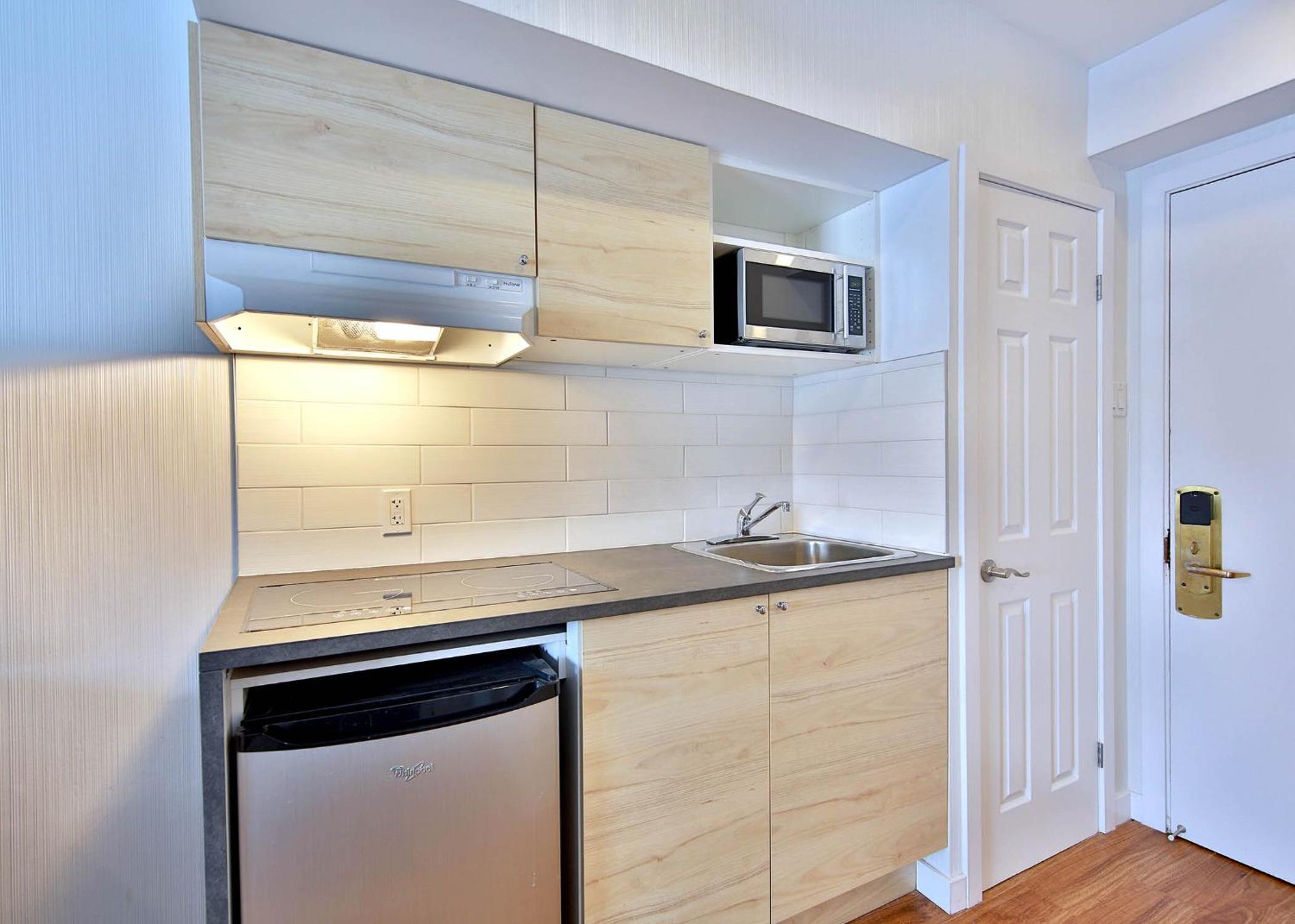 Superior Room, 2 Double Beds with Kitchenette photo 3