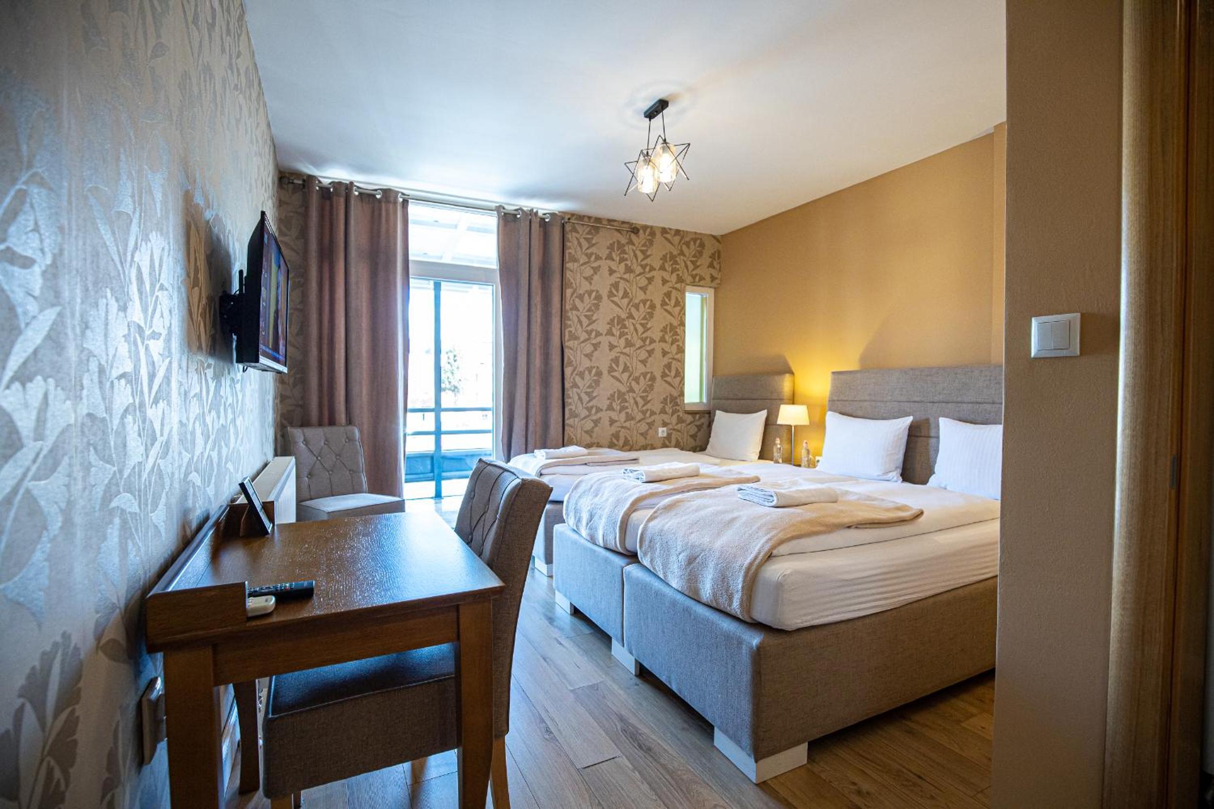 Deluxe Double Room (2 Adults + 1 Child) photo 2