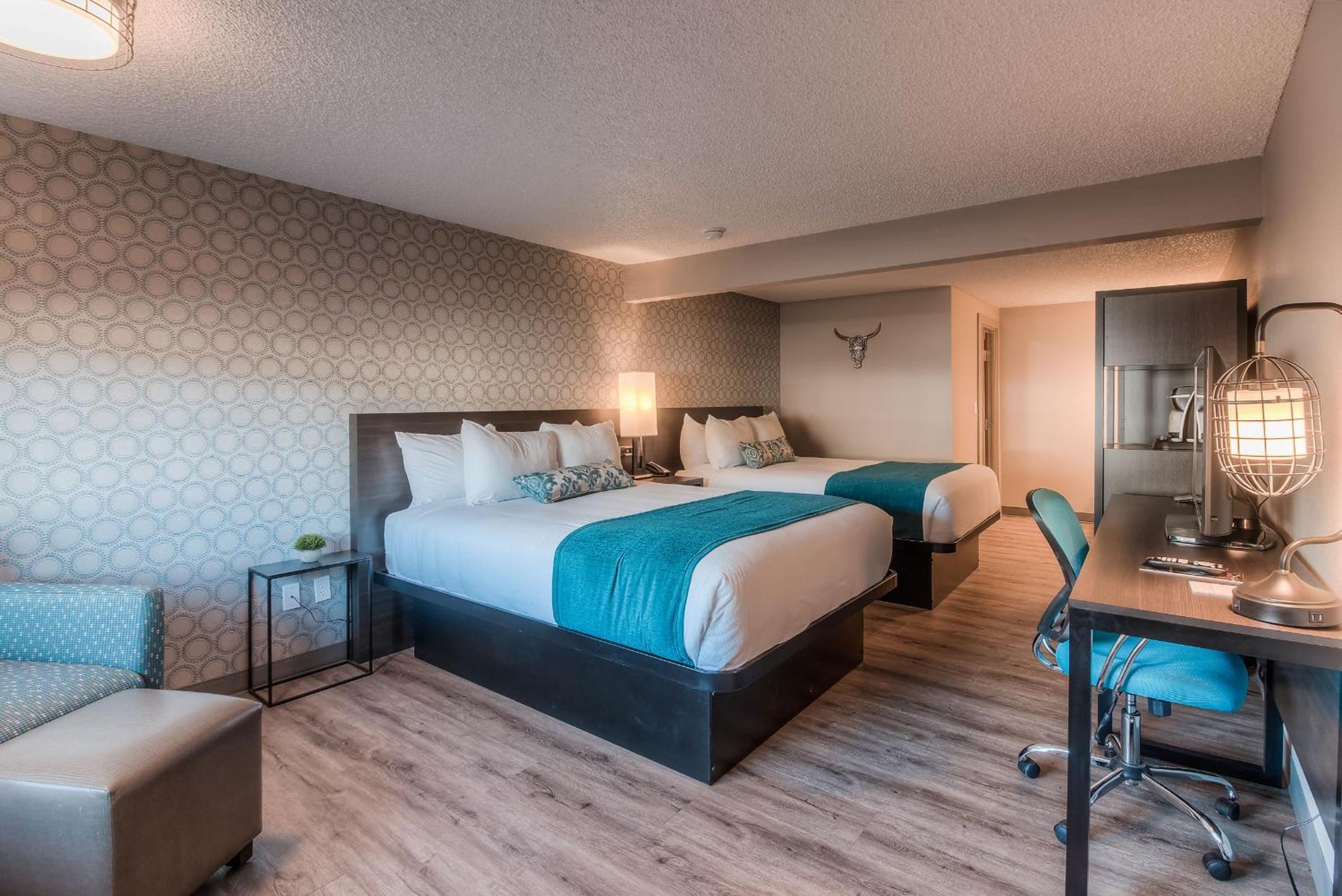 Queen Room with Two Queen Beds photo 3