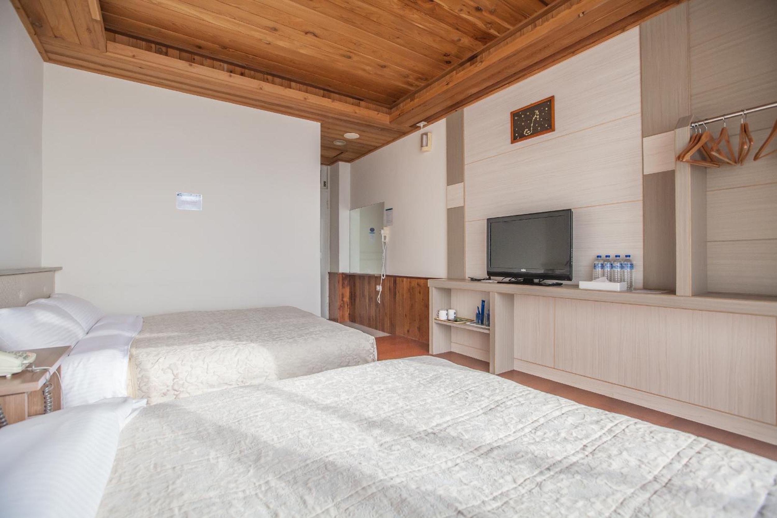Family Room with Balcony photo 3