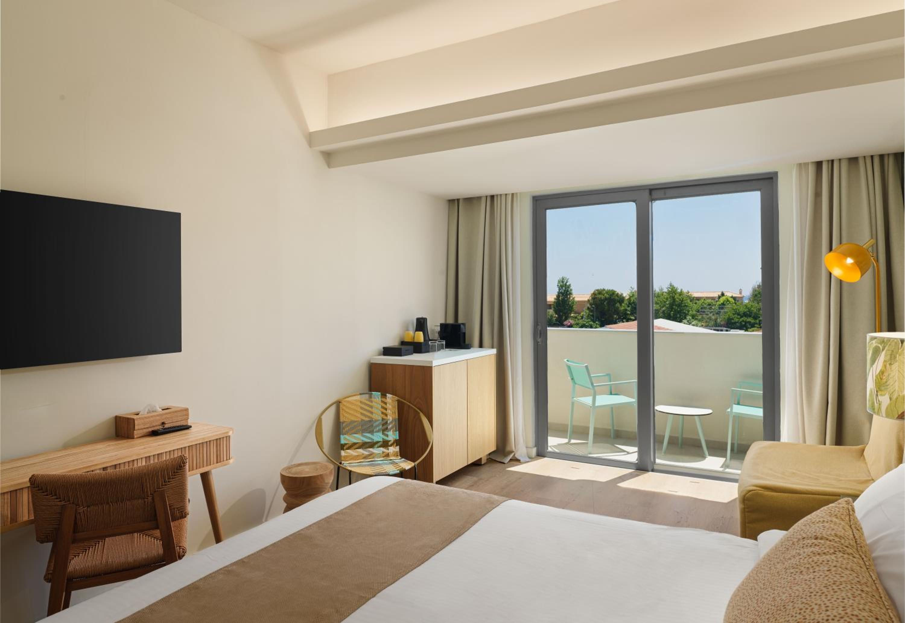 Premium Room Pool View thumbnail 5