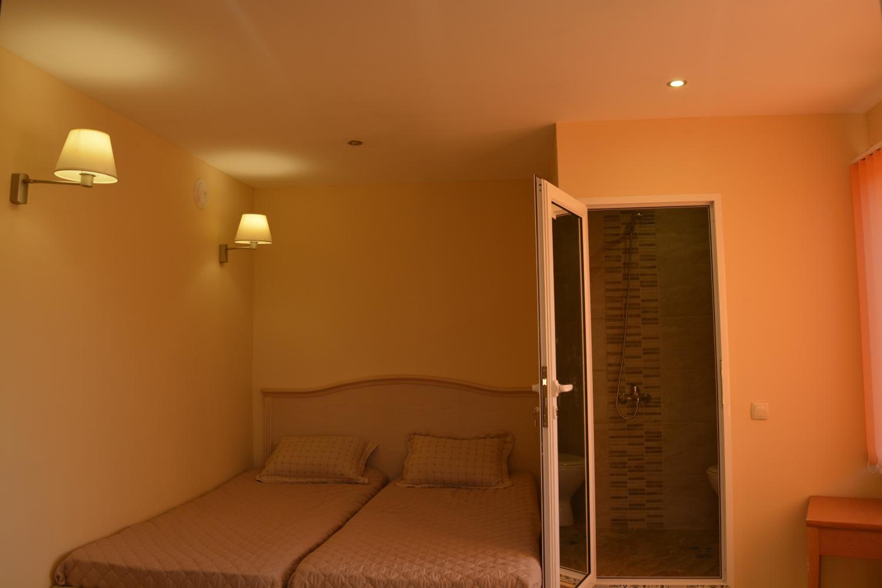 Double or Twin Room with City View - Photo 1