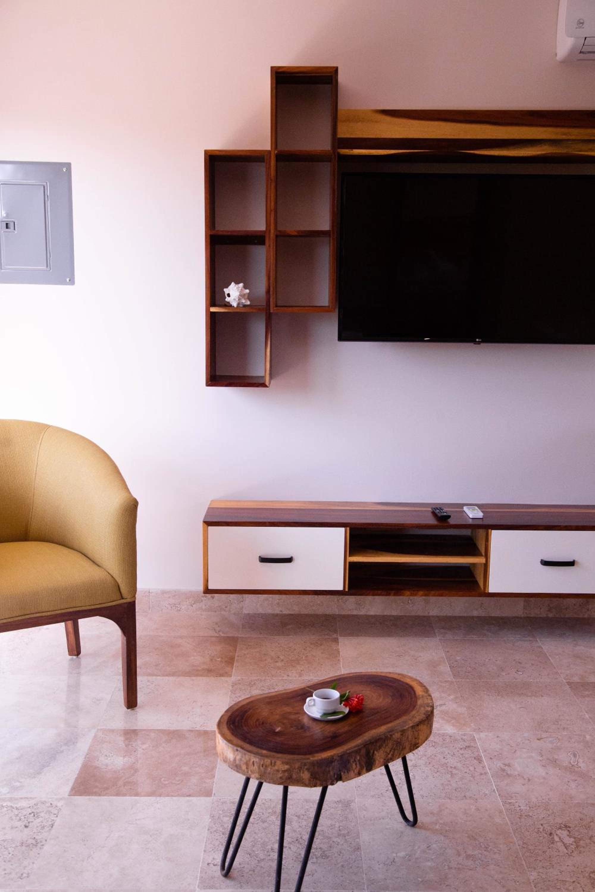 One-Bedroom Apartment - Photo 2