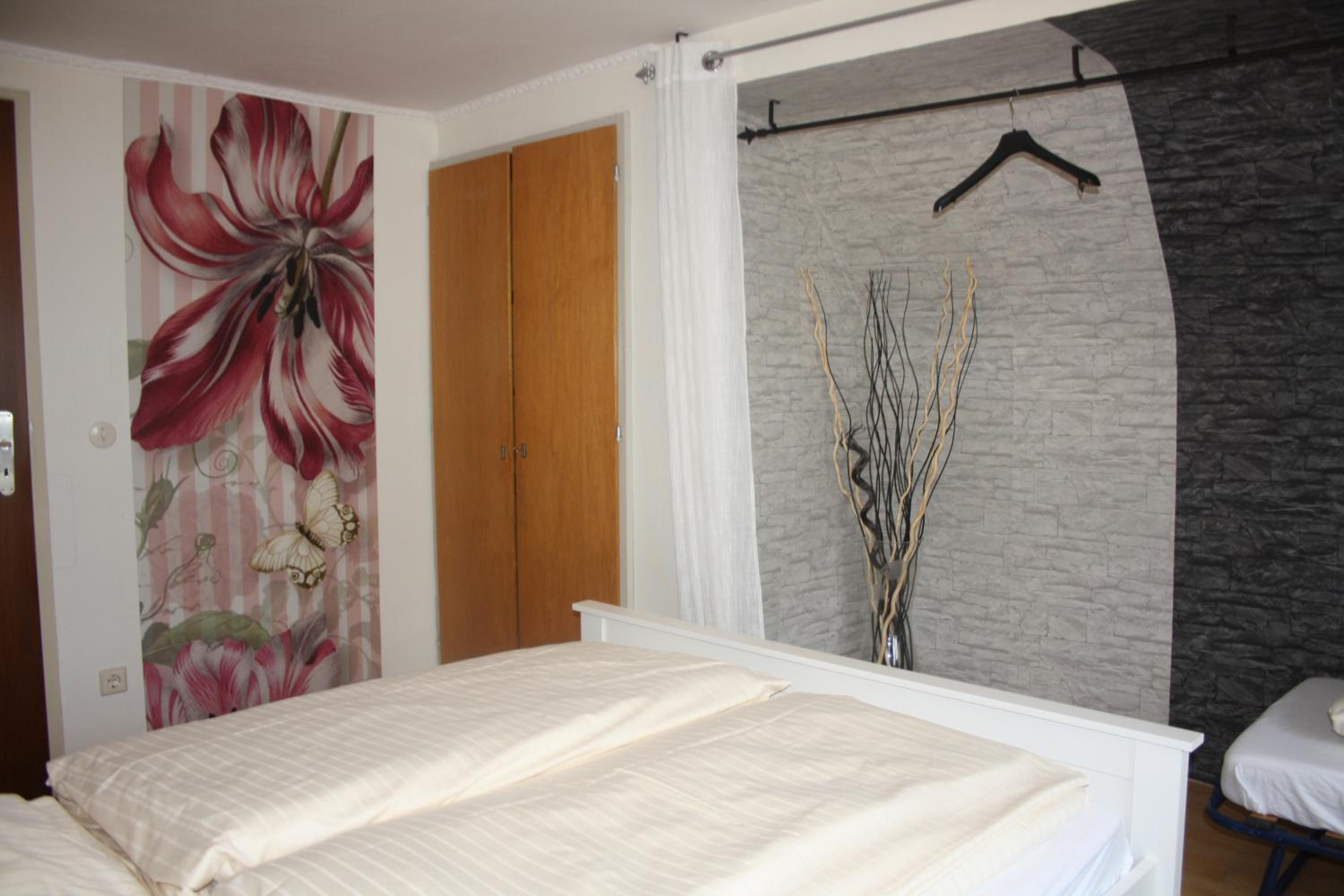 Two-Bedroom Apartment - Photo 3