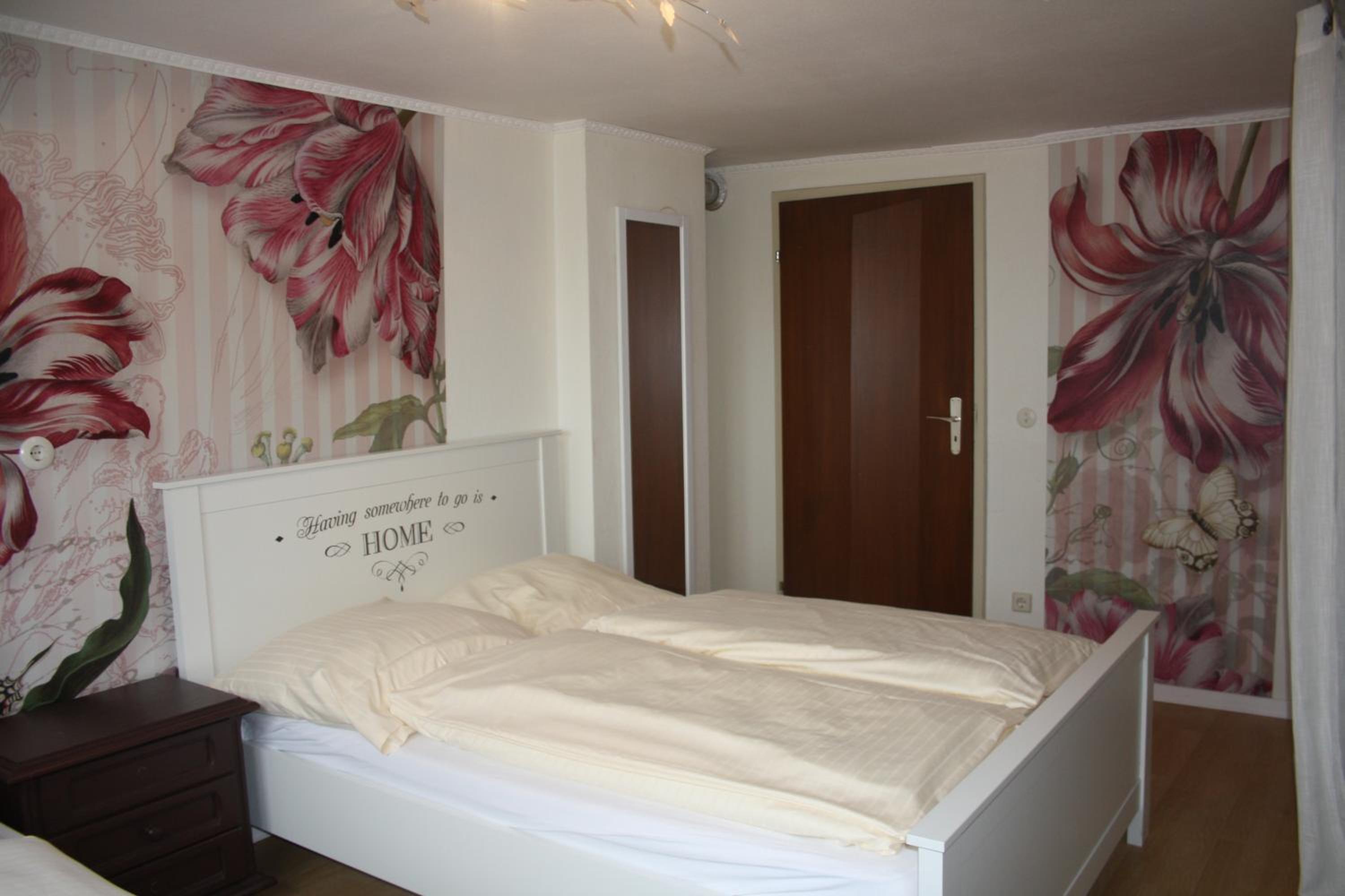 Two-Bedroom Apartment - Photo 2
