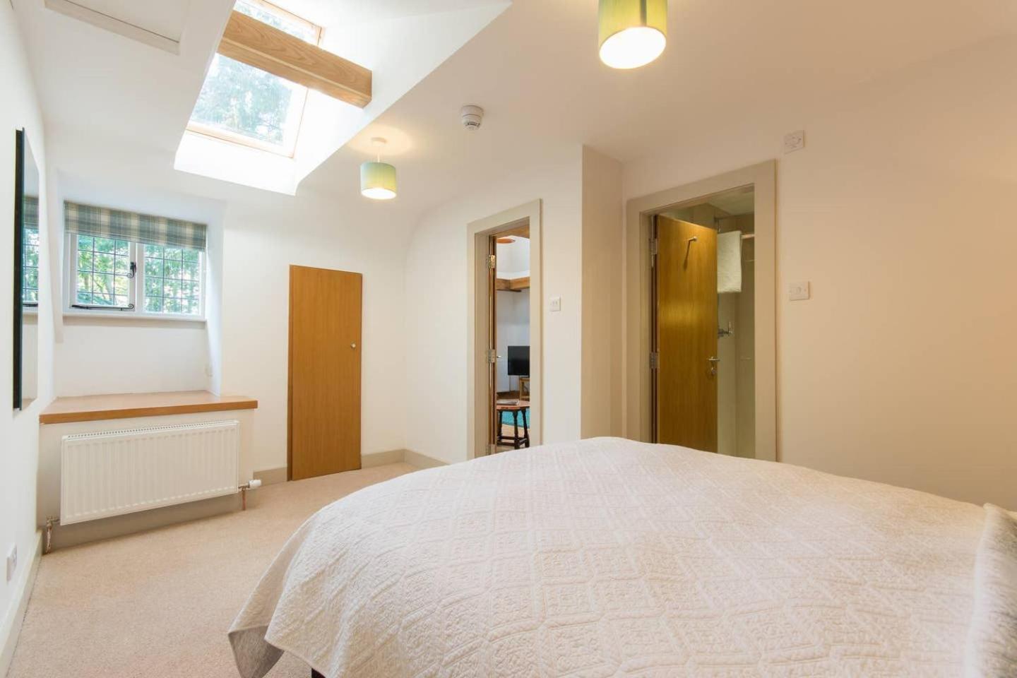 Luxury Three-Bedroom Apartment photo 2