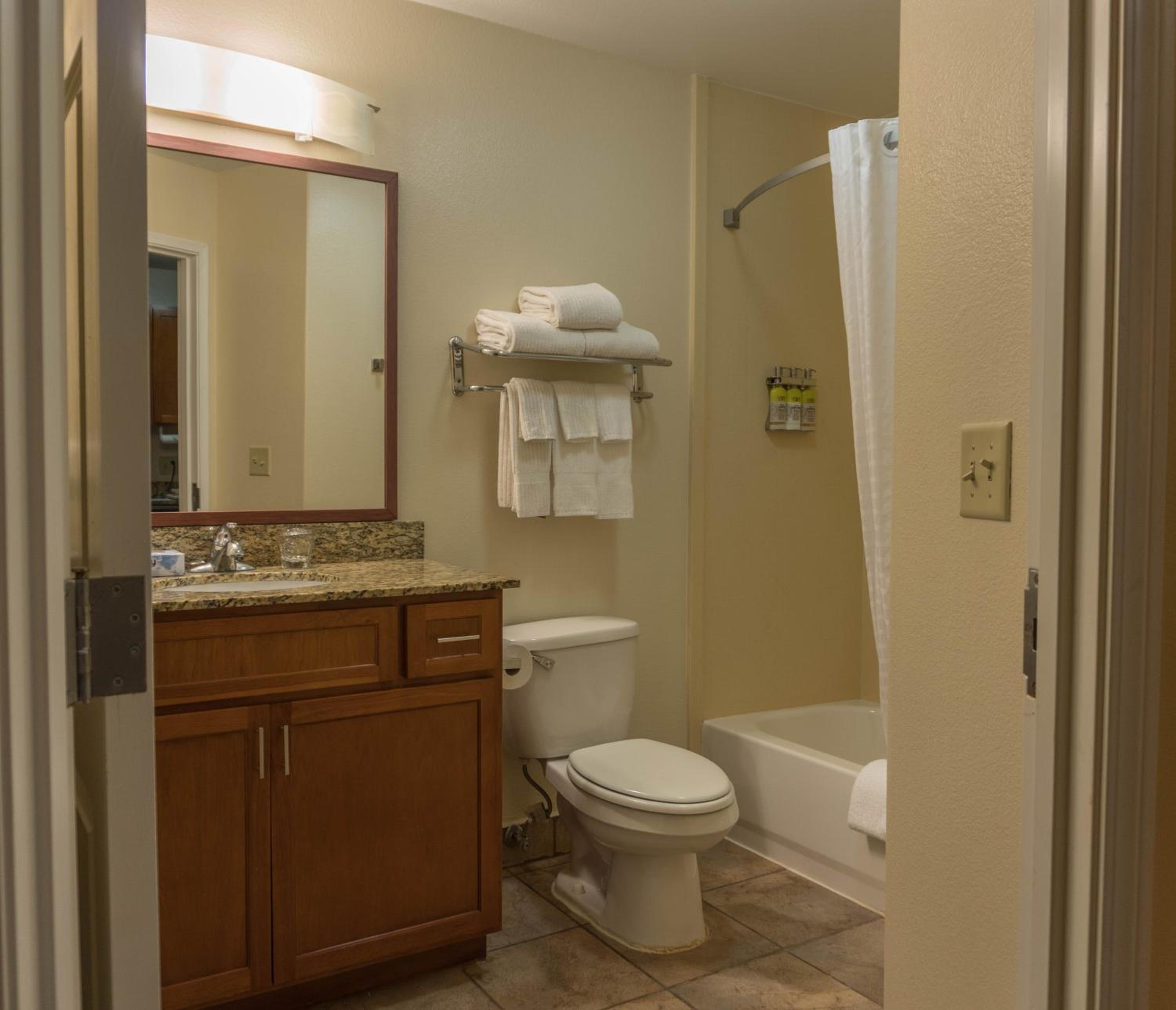 Studio Queen Suite - Photo 4